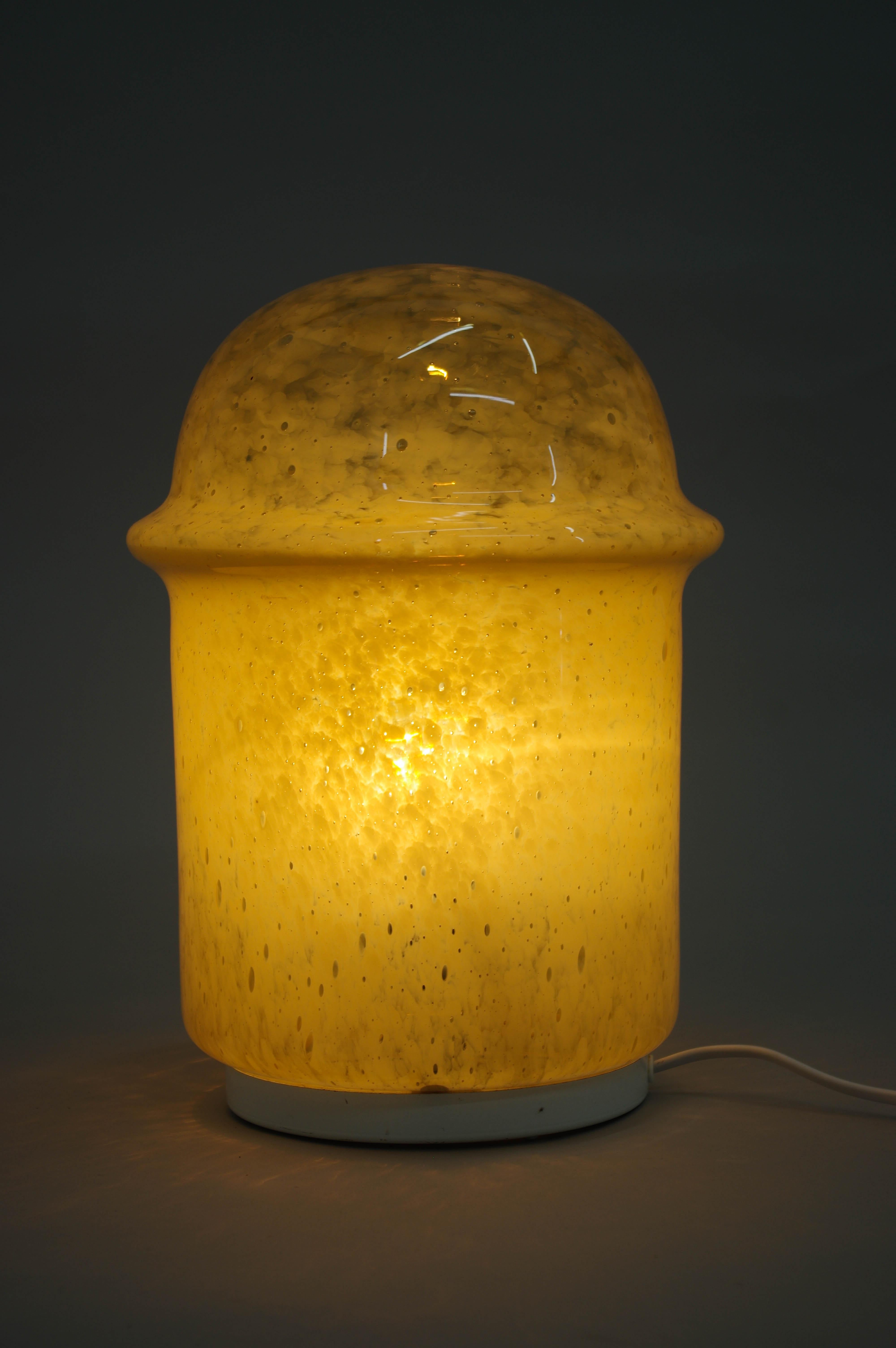 Tisch- oder Stehlampe aus Blasenglas, 1970er-Jahre (Ende des 20. Jahrhunderts) im Angebot