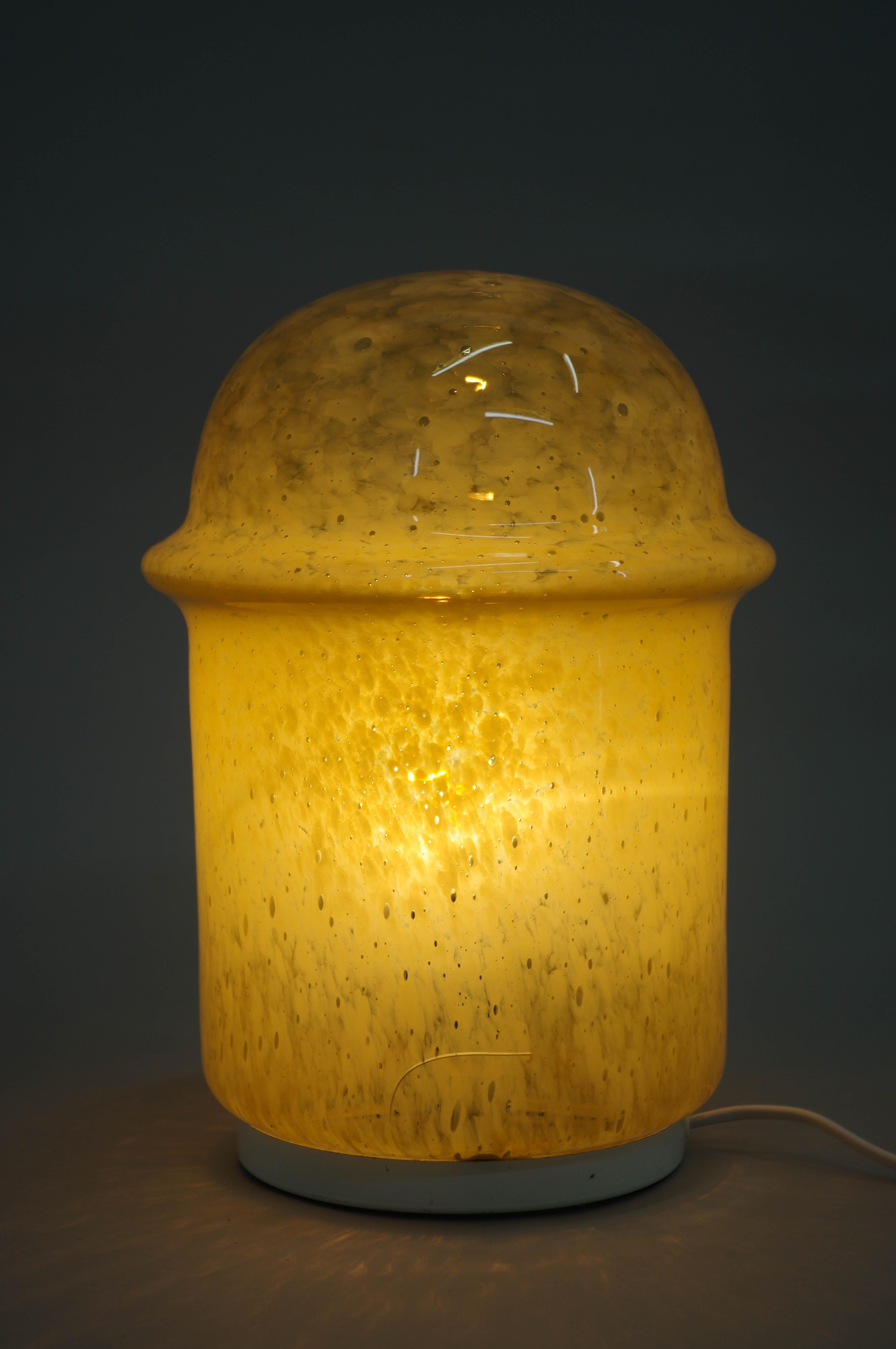 Tisch- oder Stehlampe aus Blasenglas, 1970er-Jahre (Metall) im Angebot