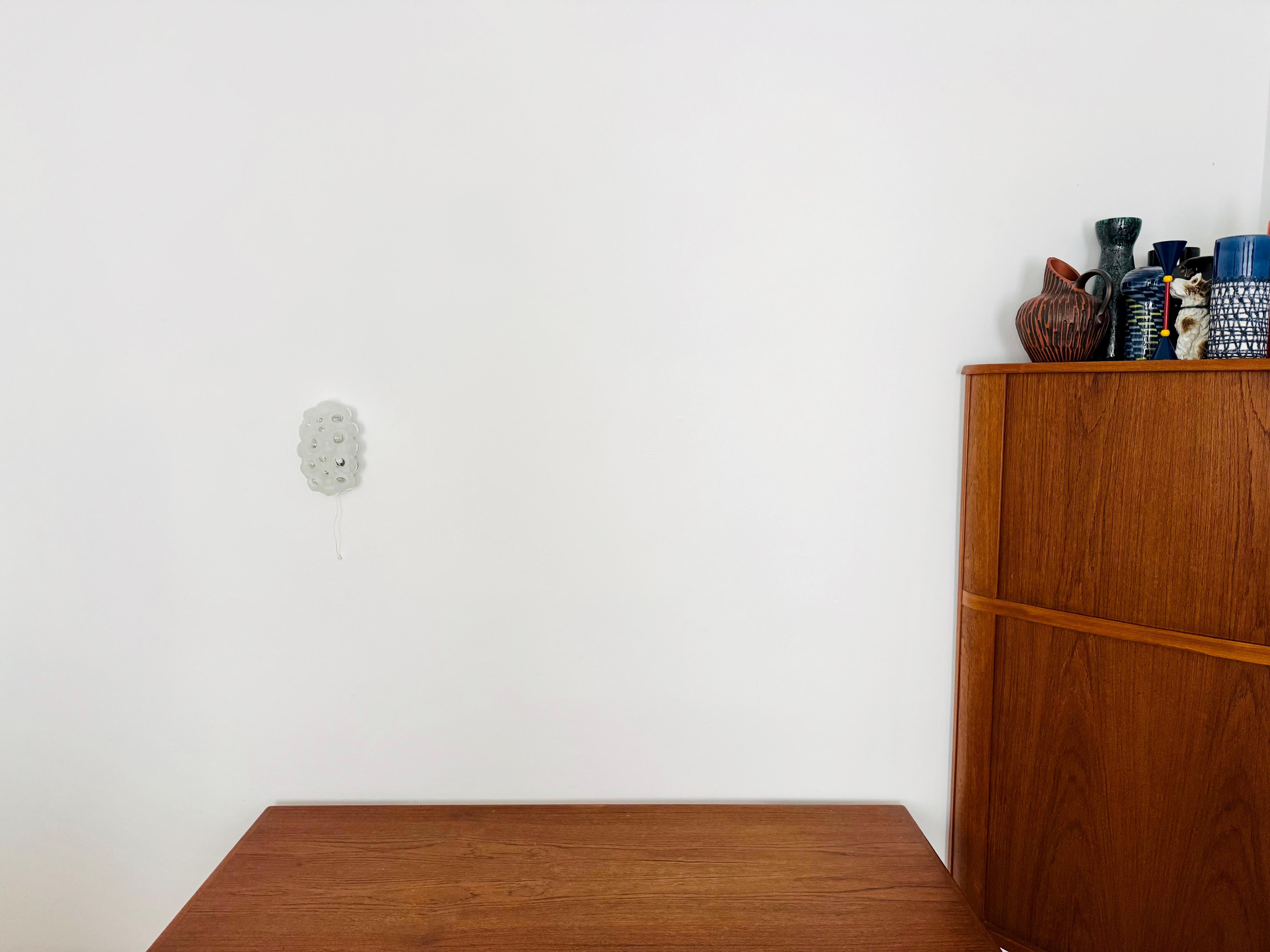 Lámpara de pared de cristal burbuja mediados del siglo XX en venta