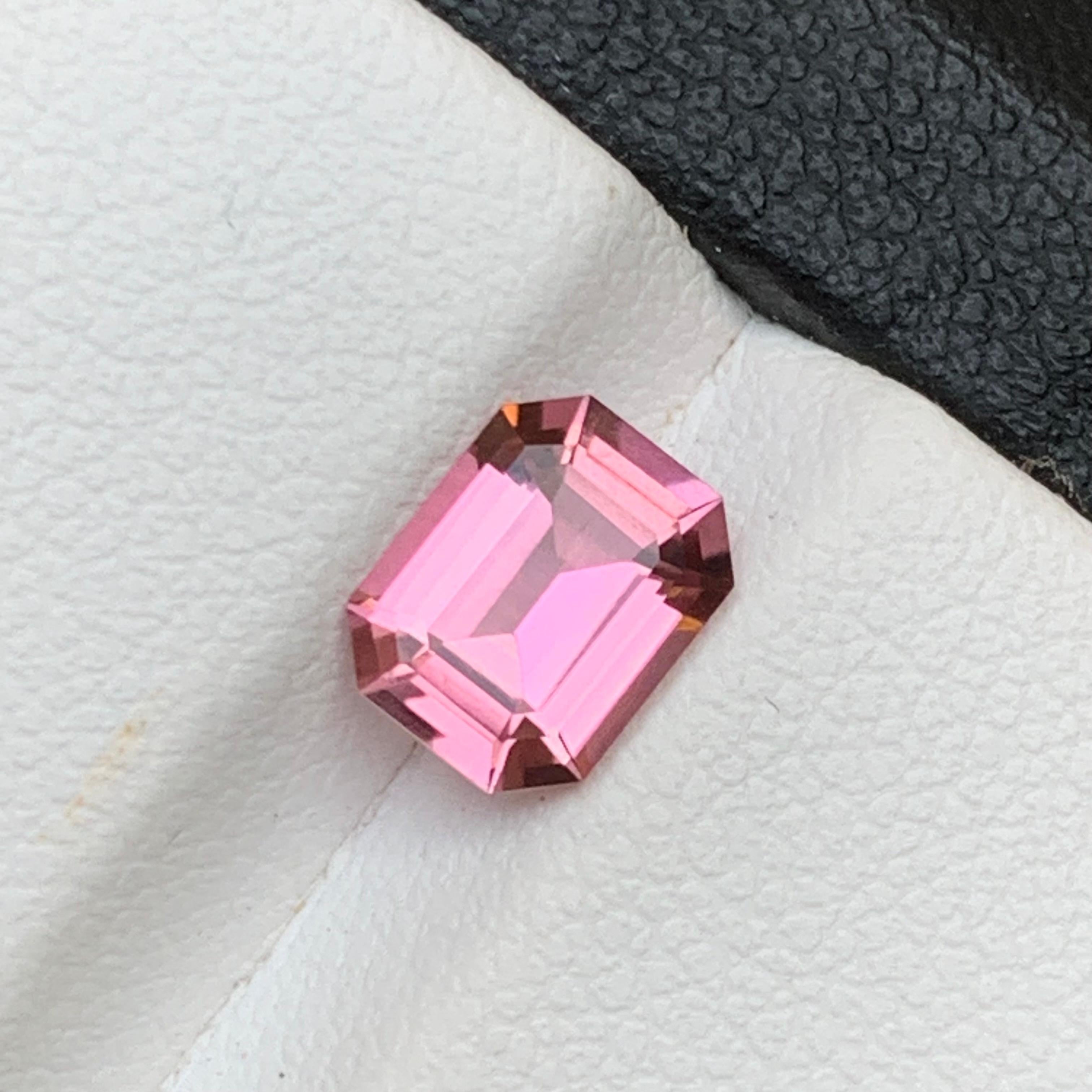 Bubble Gum Pink Natural Tourmaline Loose Gemstone for Ring, or any other Jewelry Setting-Step Emerald Cut from Afghanistan !!!

💎 TYPE DE PIERRE PRÉCIEUSE : Tourmaline
⚖️ POIDS : 1,20 carats
🪚 SHAPE & CUT : Taille émeraude 
📏 TAILLE (MM) : 7,38 x