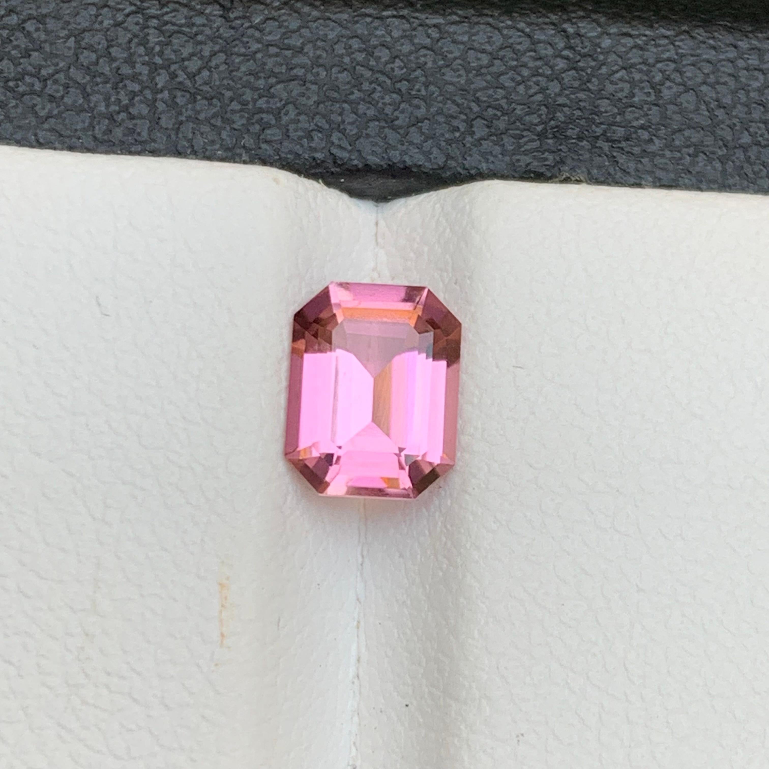 Taille émeraude Bague bulle Gum Pink Natural Tourmaline Gemstone 1,20Ct Cut for Jewelry en vente