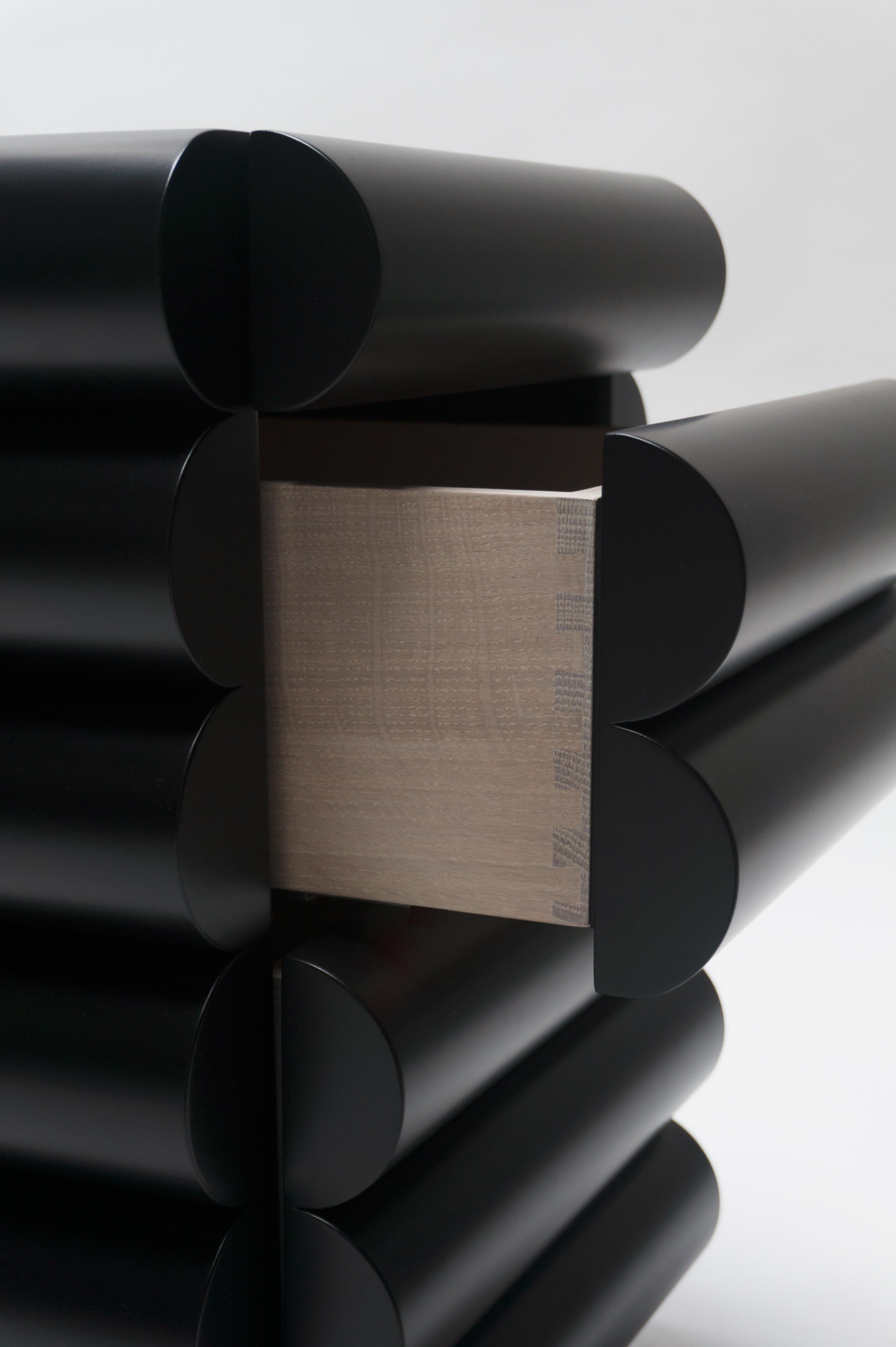Américain Table d'appoint bulle commode en chêne noir nuit et chêne de Steven Bukowski en vente