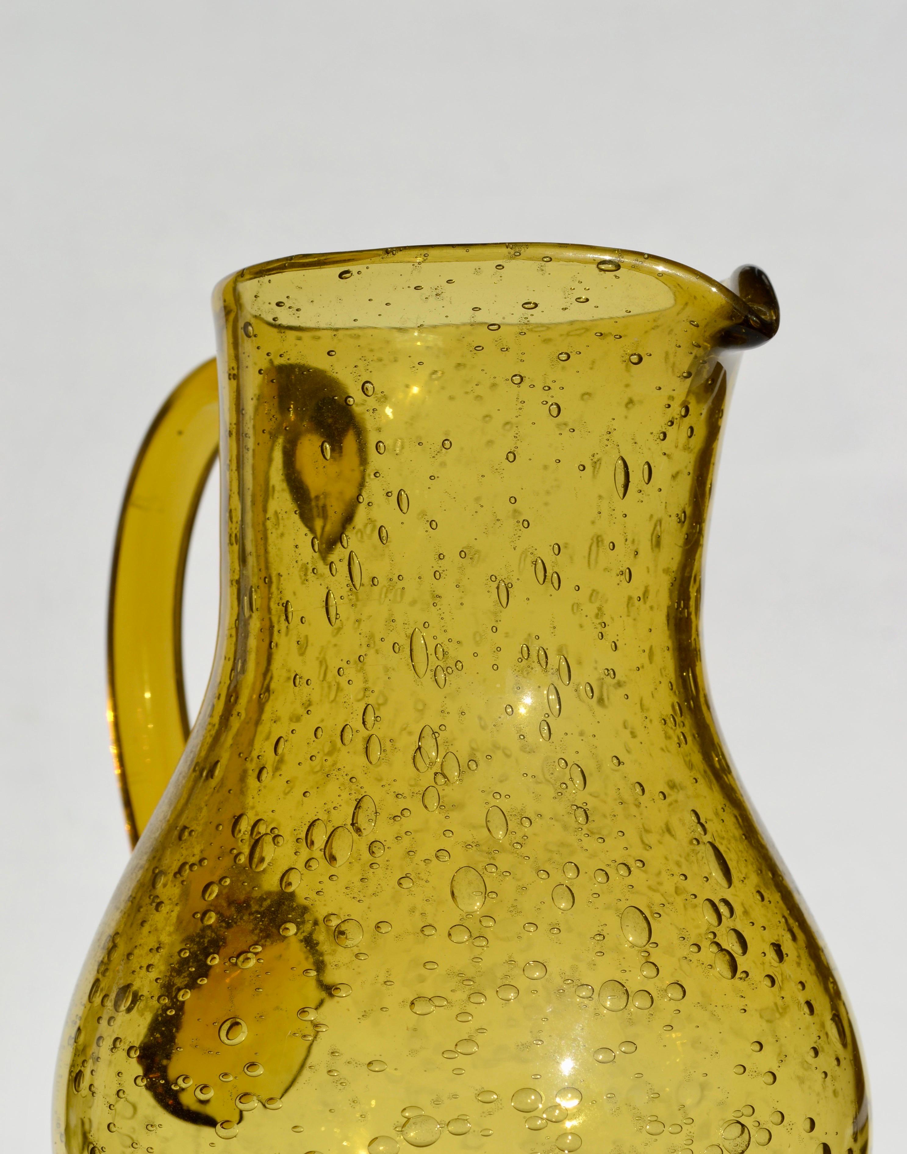 Bubbled Hand-Blown Glass Pitcher – Biot, France, 1970s In Good Condition For Sale In SOTTEVILLE-LÈS-ROUEN, FR