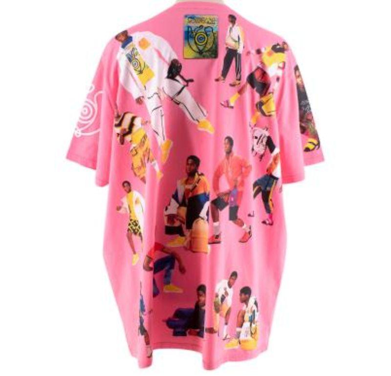 Camiseta Loewe rosa chicle de punto de algodón SS22 Show-on-a-Shirt
 
 - Camiseta oversize de punto de algodón rosa chicle con foto gráfica de Stéphane Bak vistiendo la colección SS22 para hombre
 - Pieza de edición limitada, presentada en el Salón