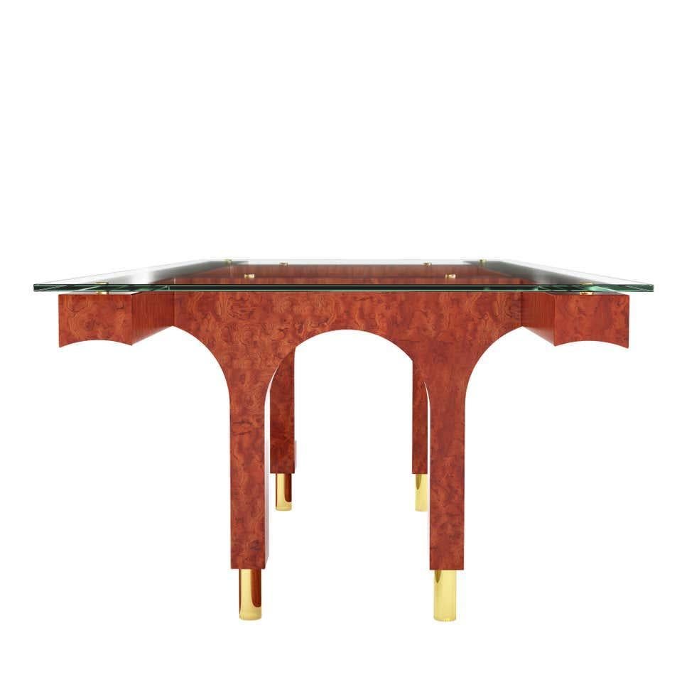Laqué Table de salle à manger en bois Bubinga avec plateau en verre et pieds en laiton en vente
