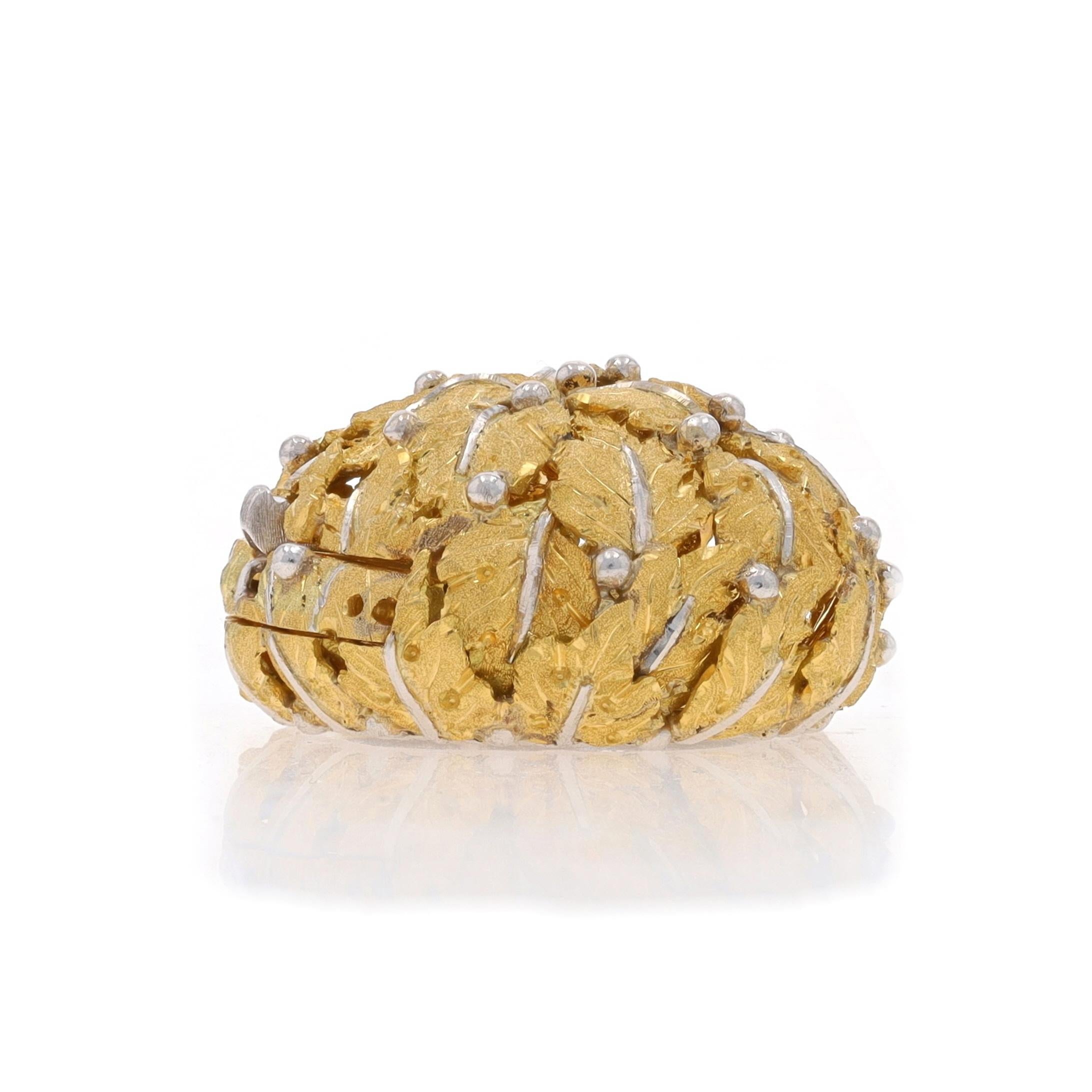Buccelatti Vintage Leaf Dome Triple Strand Clasp YellowGold 18k for Pearls/Beads In Excellent Condition In Greensboro, NC