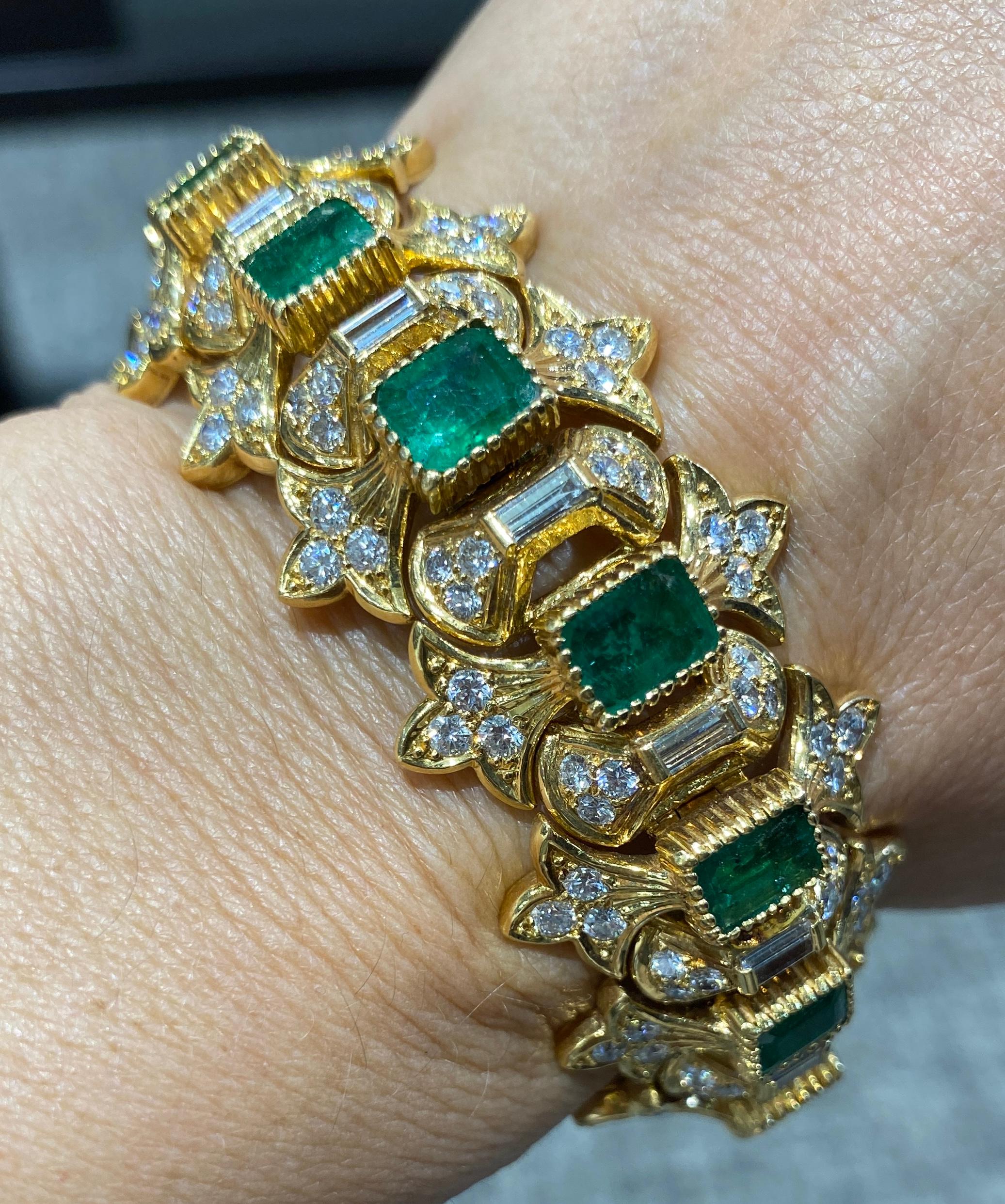 Buccellati 18 carat gold, diamond and emerald bracelet In Excellent Condition For Sale In London, GB