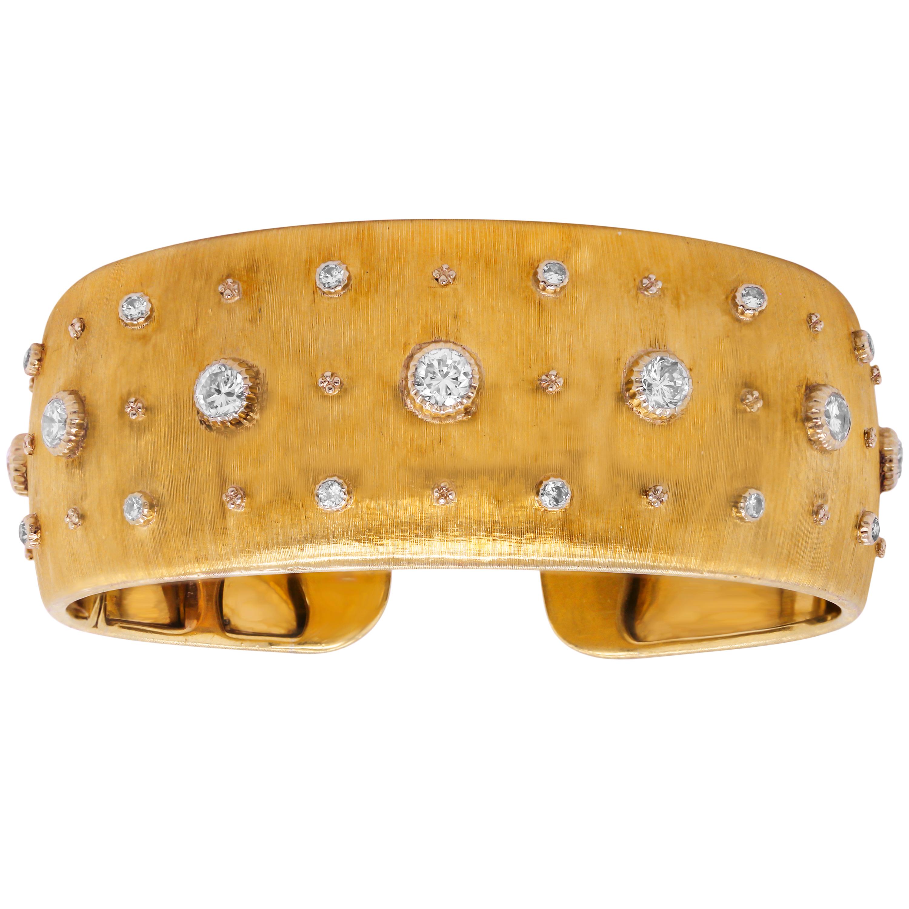 Buccellati 18 Karat Brushed Yellow Gold Diamond Cuff Bangle Bracelet

A state-of-the-art, handmade cuff by Buccellati. This cuff is finished in a brushed, matte, finishing with diamonds set in the center.

Apprx. 2.30 carat G color, VS clarity