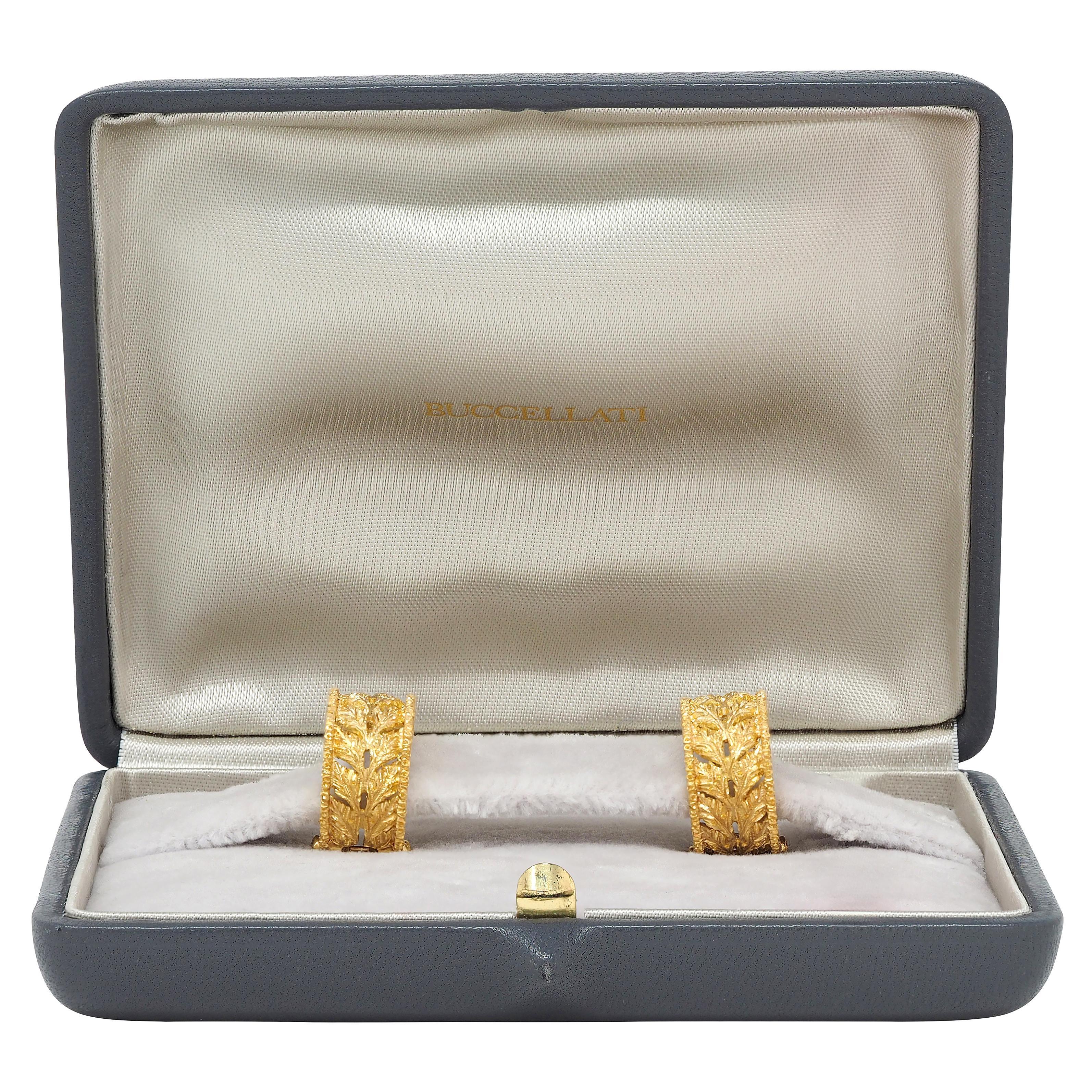Buccellati 18 Karat Gelbgold Ramage Foliate J-Hoop-Ohrringe im Zustand „Hervorragend“ im Angebot in Philadelphia, PA