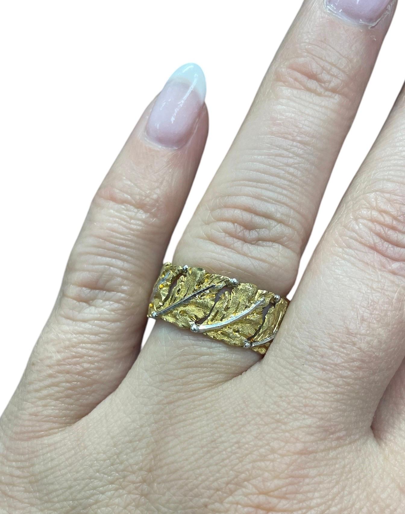 Buccellati, 18K Bicolor Gold Leaf Band In Excellent Condition For Sale In Chicago, IL