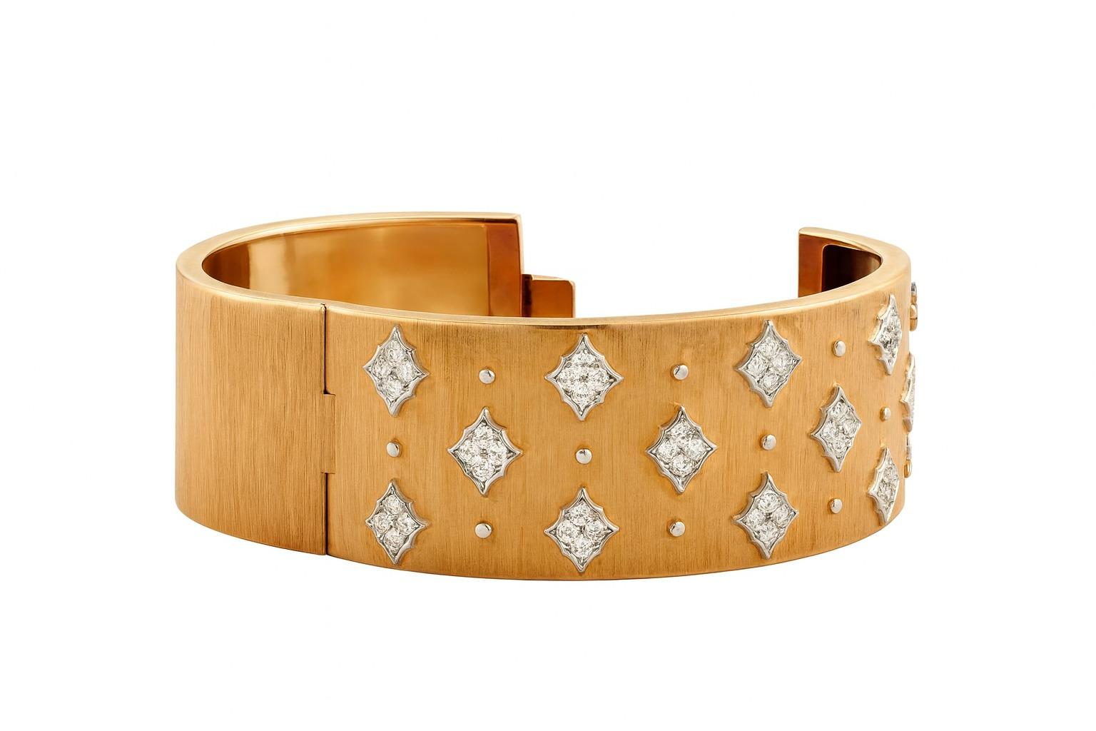 Bracelet Buccellati en or 18 carats et diamants à plaque étoilée, vers les années 1960 Unisexe en vente
