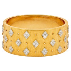 Buccellati 18K Gold and Diamond Star Plaque Bangle Bracelet, circa 1960s