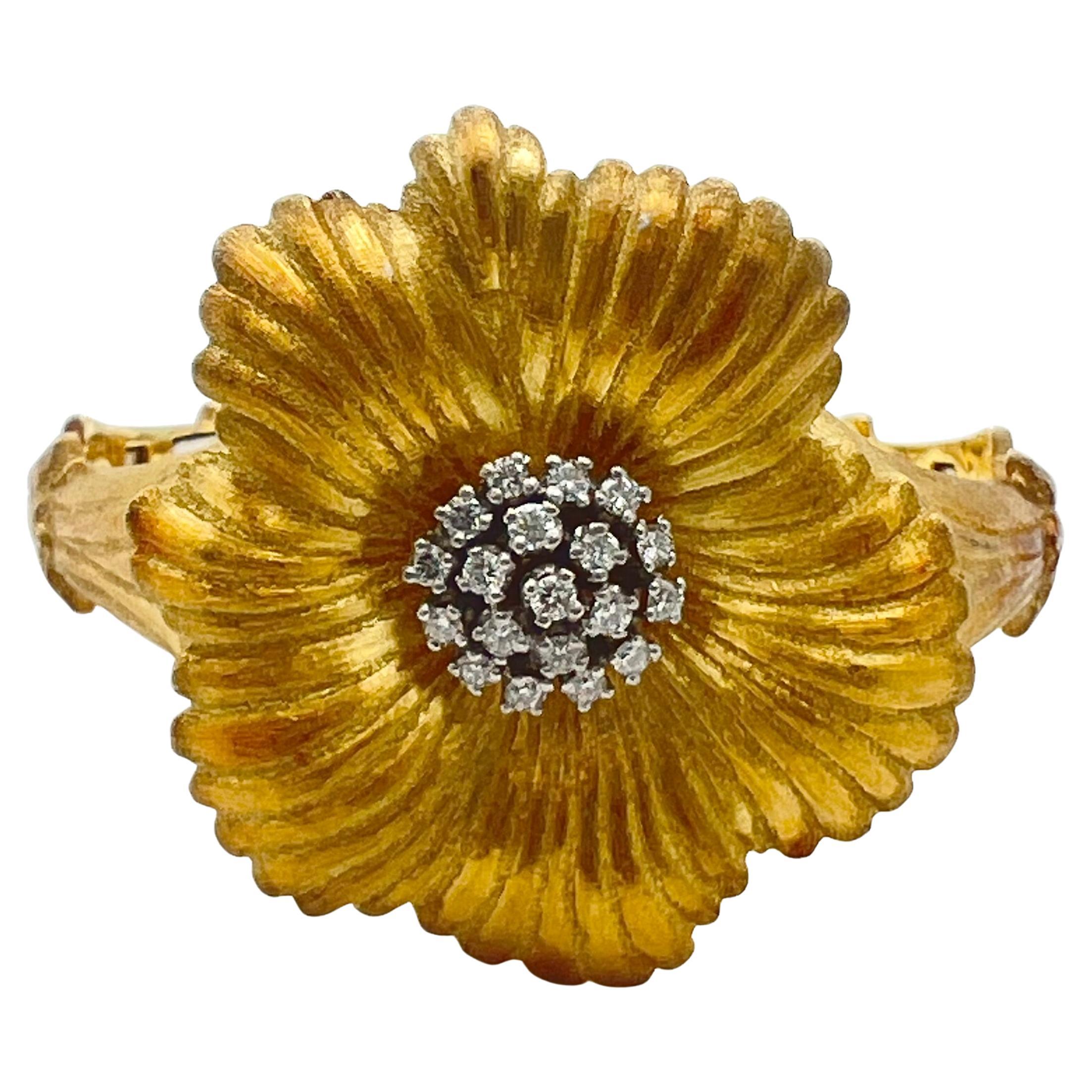 Buccellati - Bracelet manchette en or 18k avec fleurs et diamants en vente 2