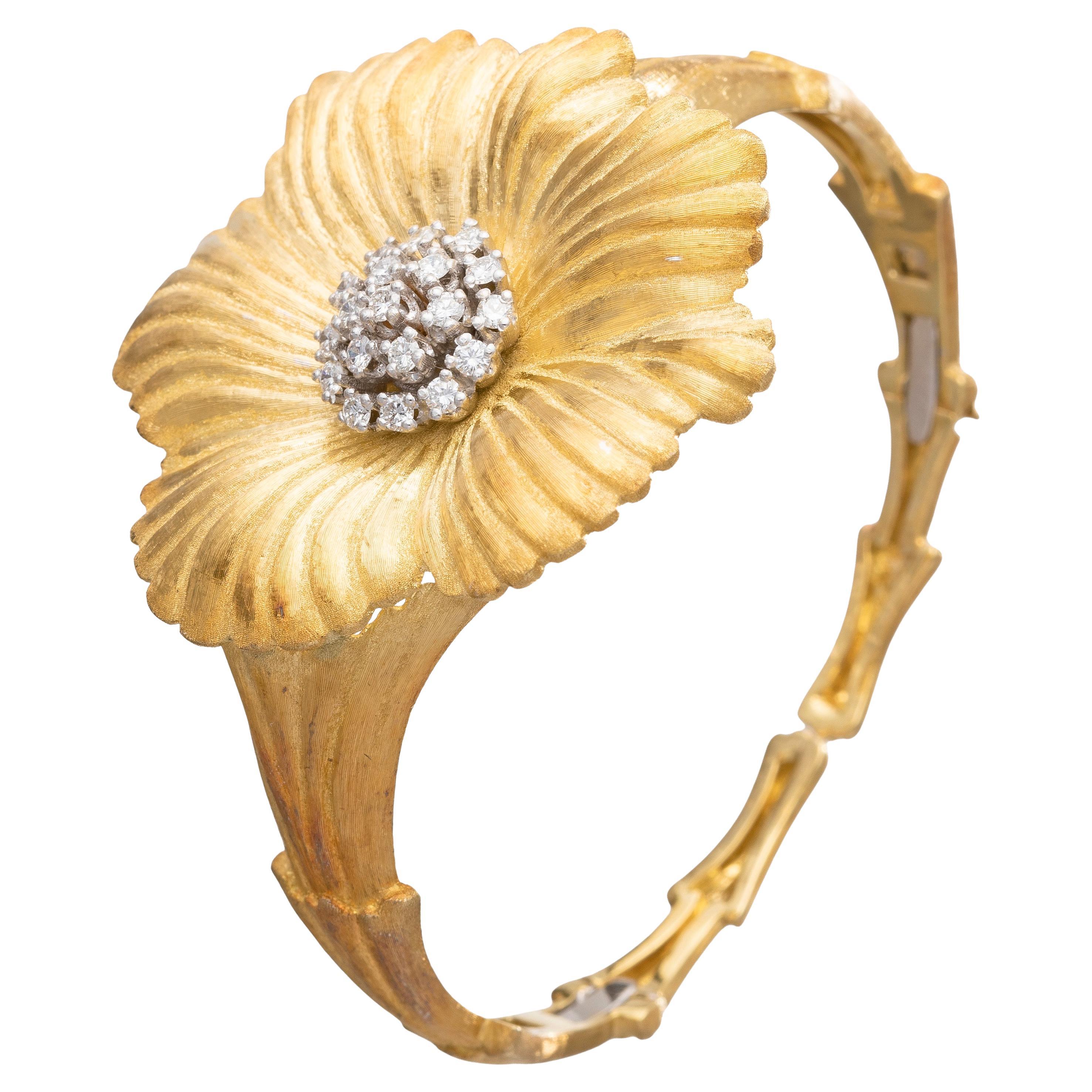 Buccellati - Bracelet manchette en or 18k avec fleurs et diamants en vente