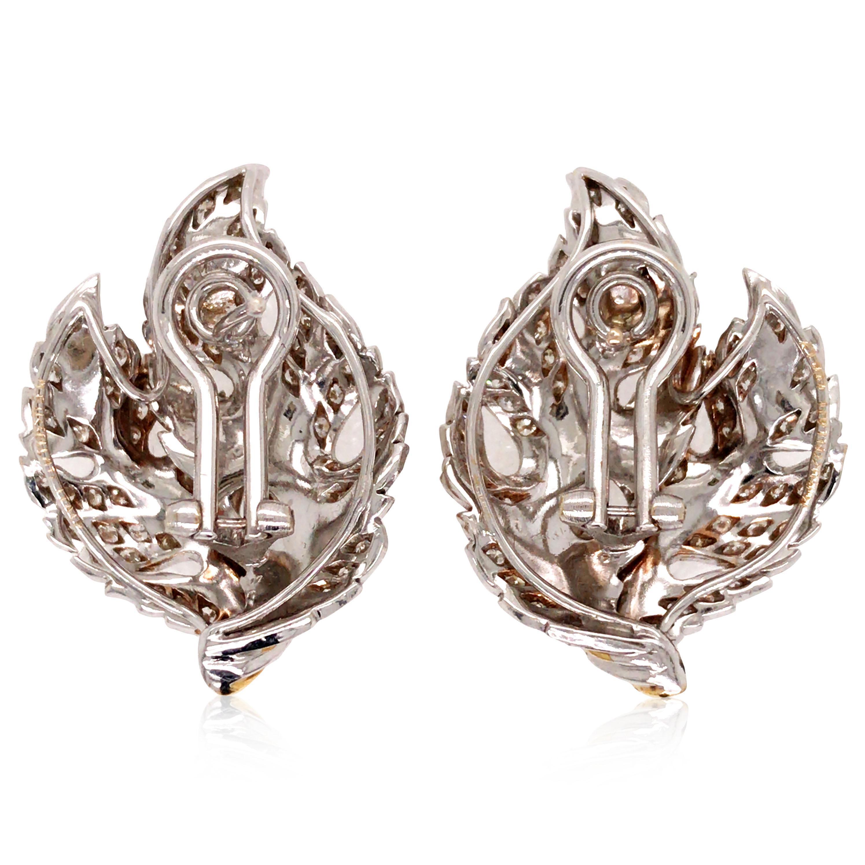 Buccellati, 18K Gold Diamond Leaf Earrings In Good Condition For Sale In New York, NY