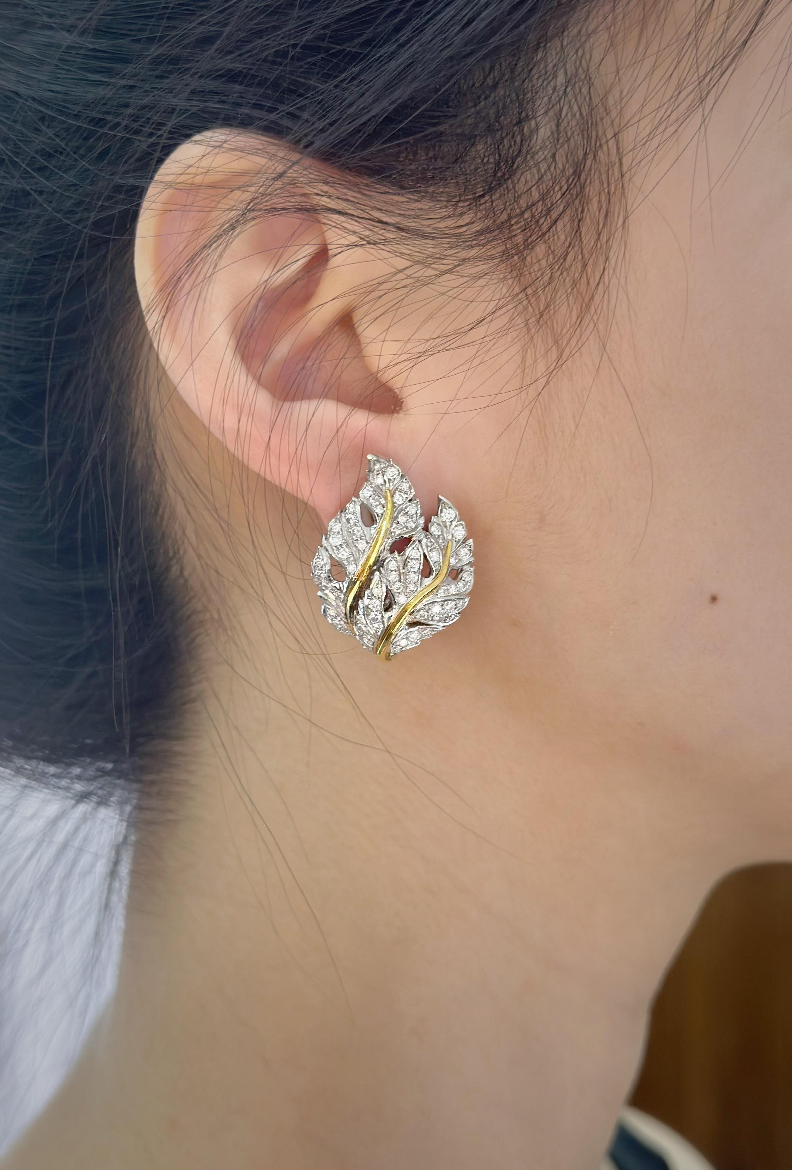 Buccellati, 18K Gold Diamond Leaf Earrings For Sale 3