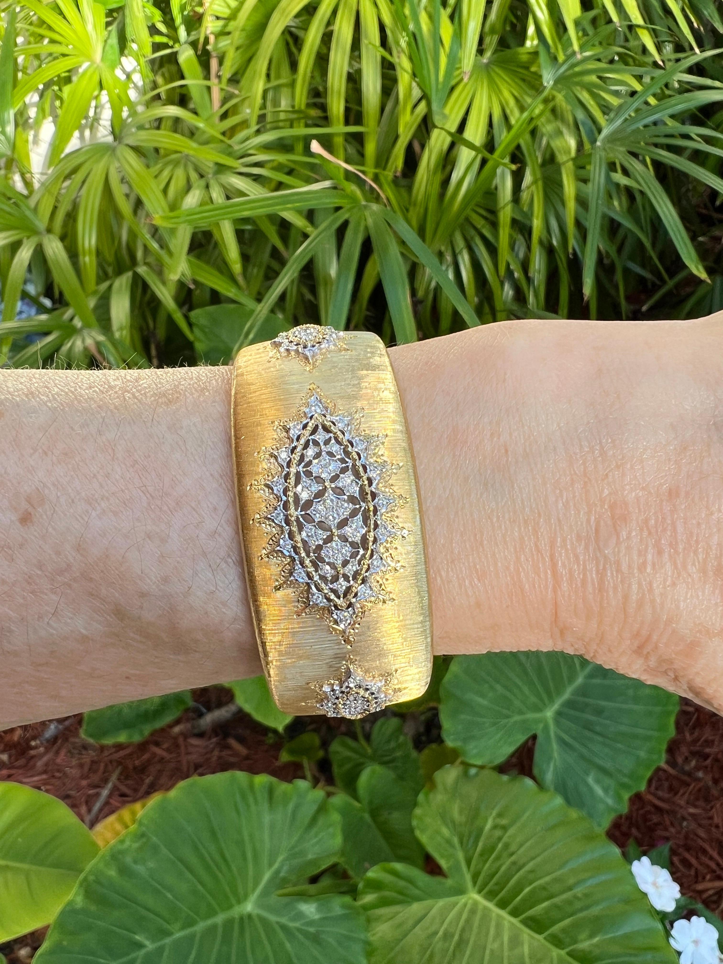 Buccellati 18k Gold Diamond Rigatto Cuff Bracelet For Sale 1