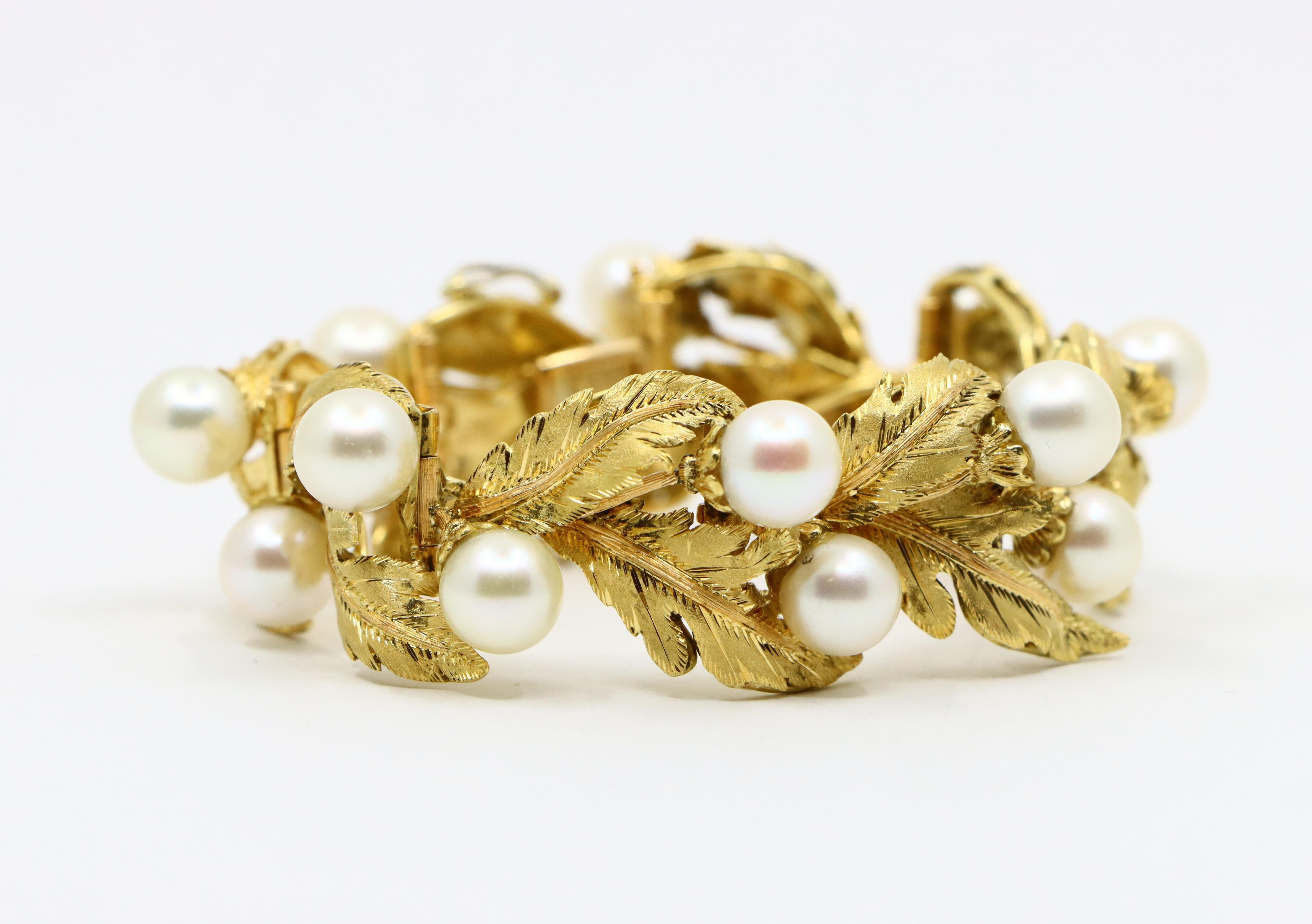 Buccellati 18K Gold Leaf Motif Pearl Bracelet In Good Condition In Flushing, NY