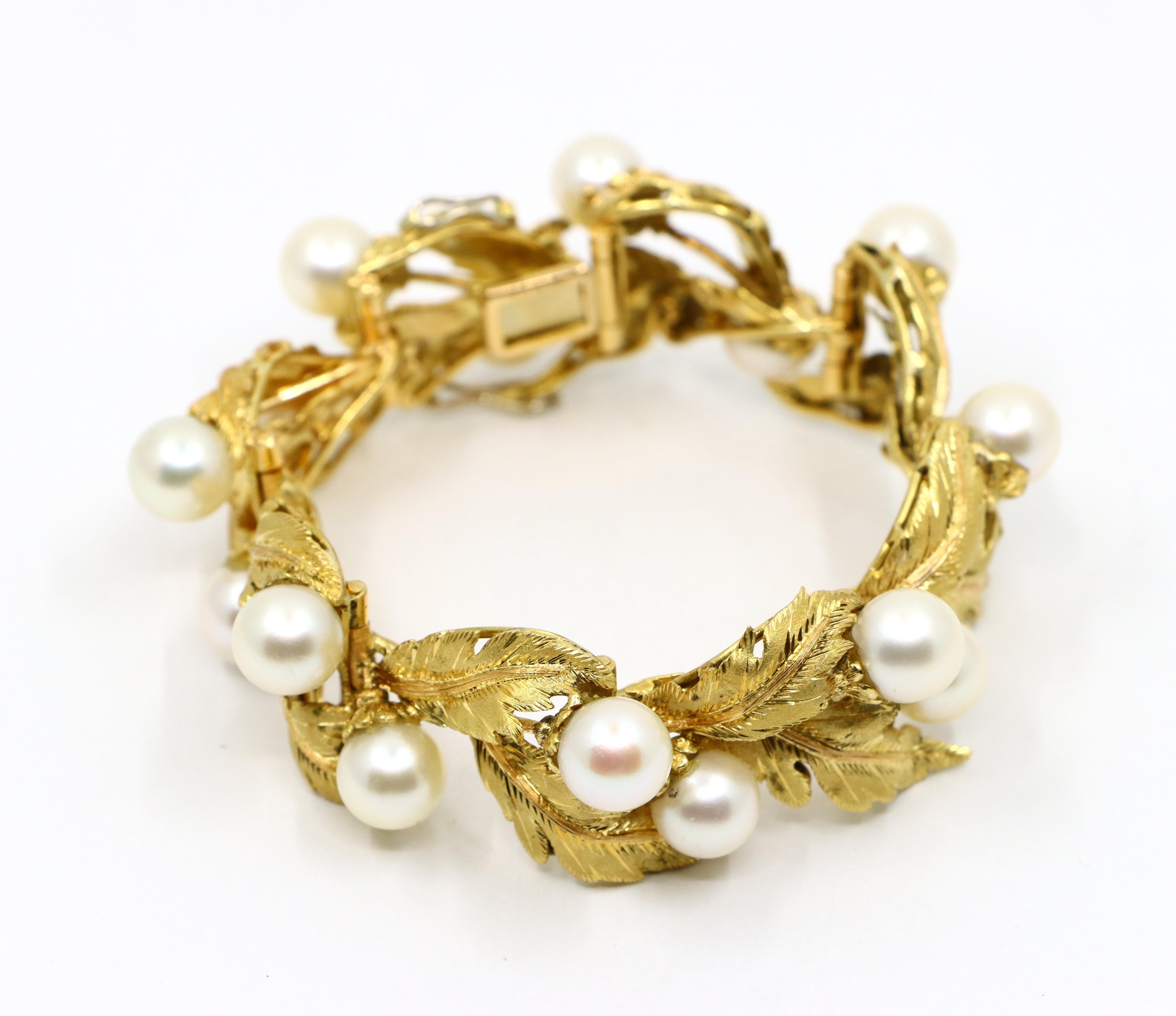 Women's or Men's Buccellati 18K Gold Leaf Motif Pearl Bracelet