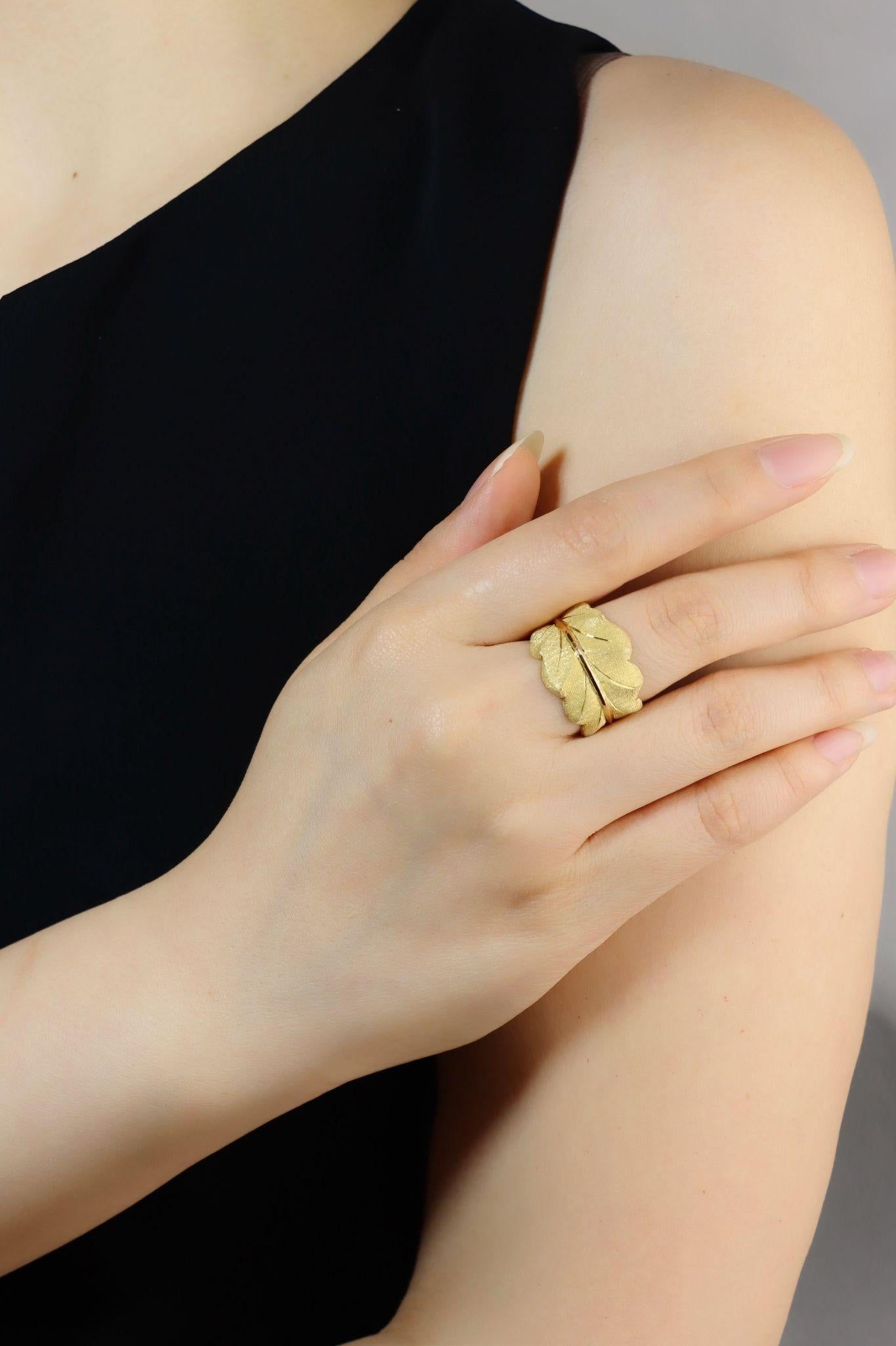 Buccellati 18K Gold Leaf Motif Ring

Marked:
M.Buccellati
750

Approximate Dimensions:
7 - Adjustable(Ring Size) 
1.6 cm (Width)
9.2 grams in weight.