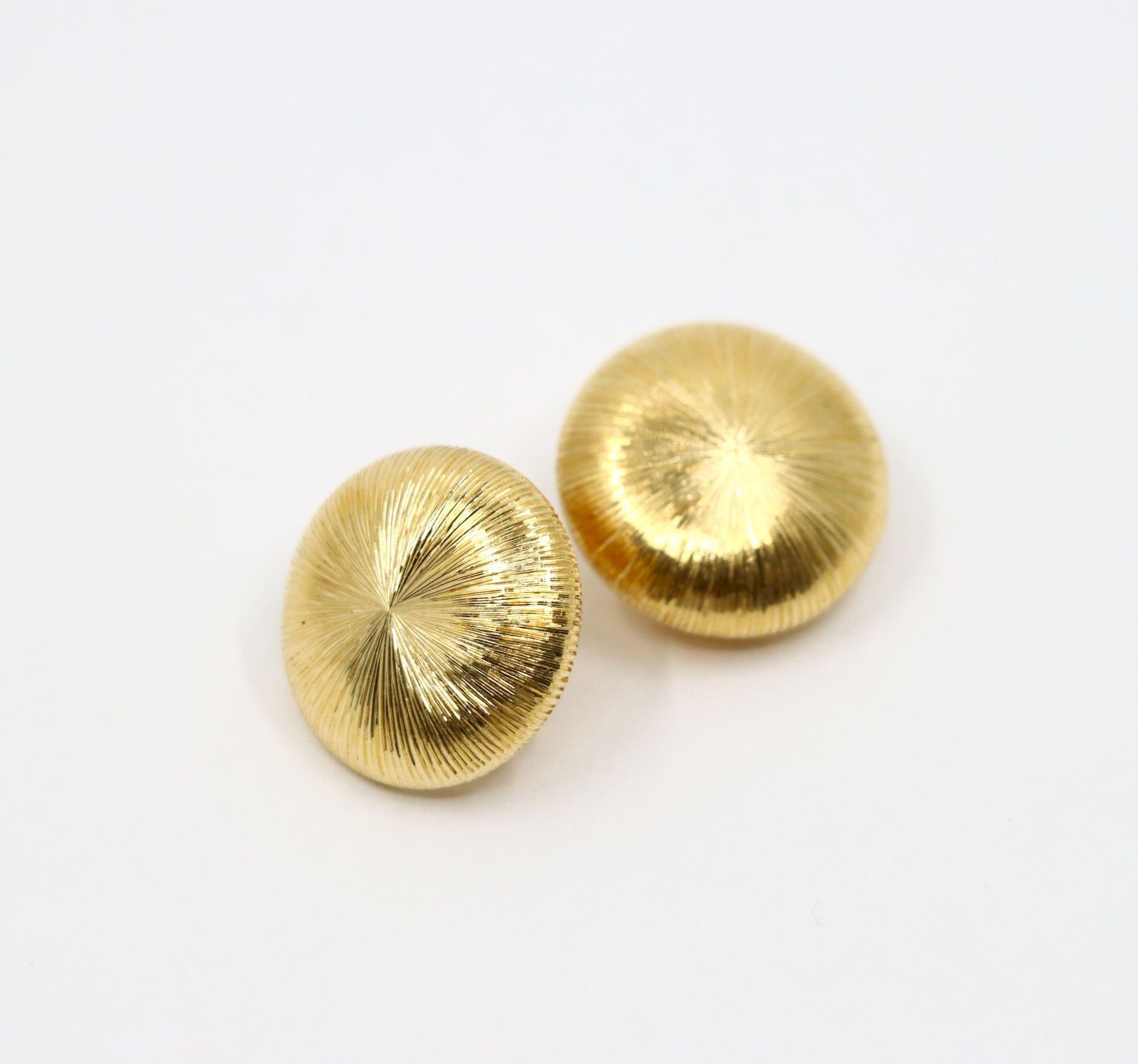 Pendientes de botón de oro satinado Rigato de 18 quilates Buccellati en venta 8