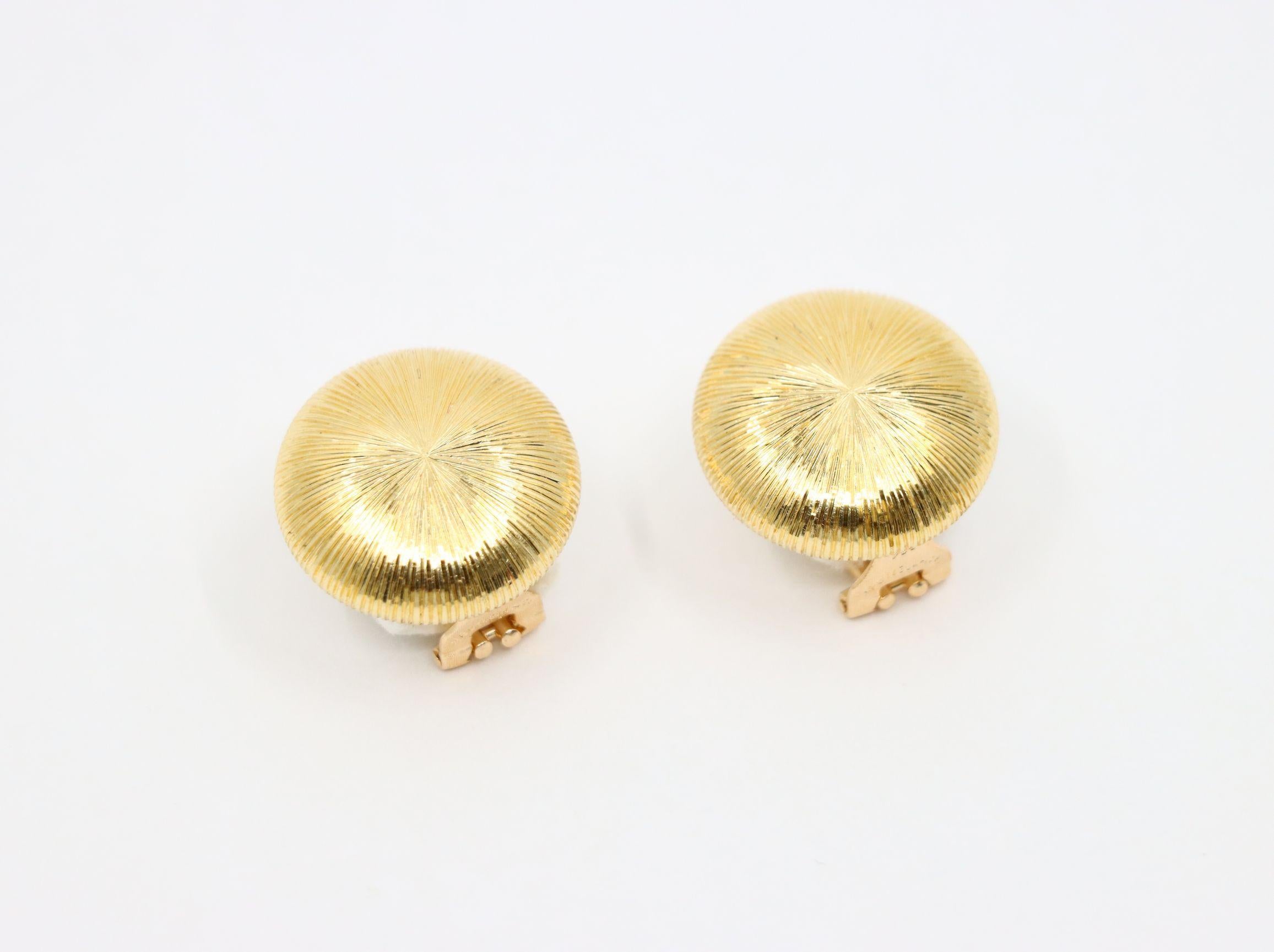 Pendientes de botón de oro satinado Rigato de 18 quilates Buccellati en venta 1