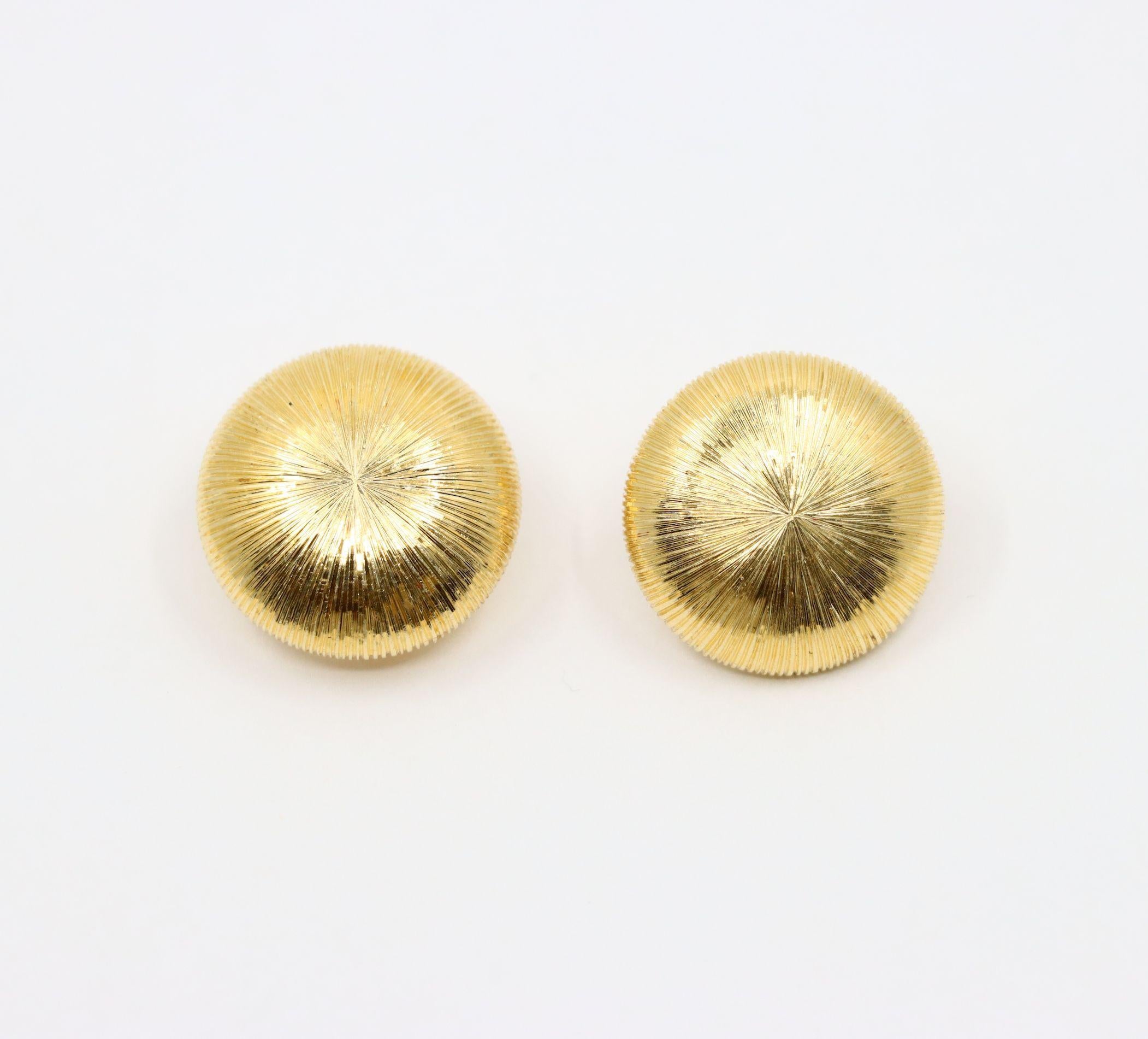 Pendientes de botón de oro satinado Rigato de 18 quilates Buccellati en venta 3
