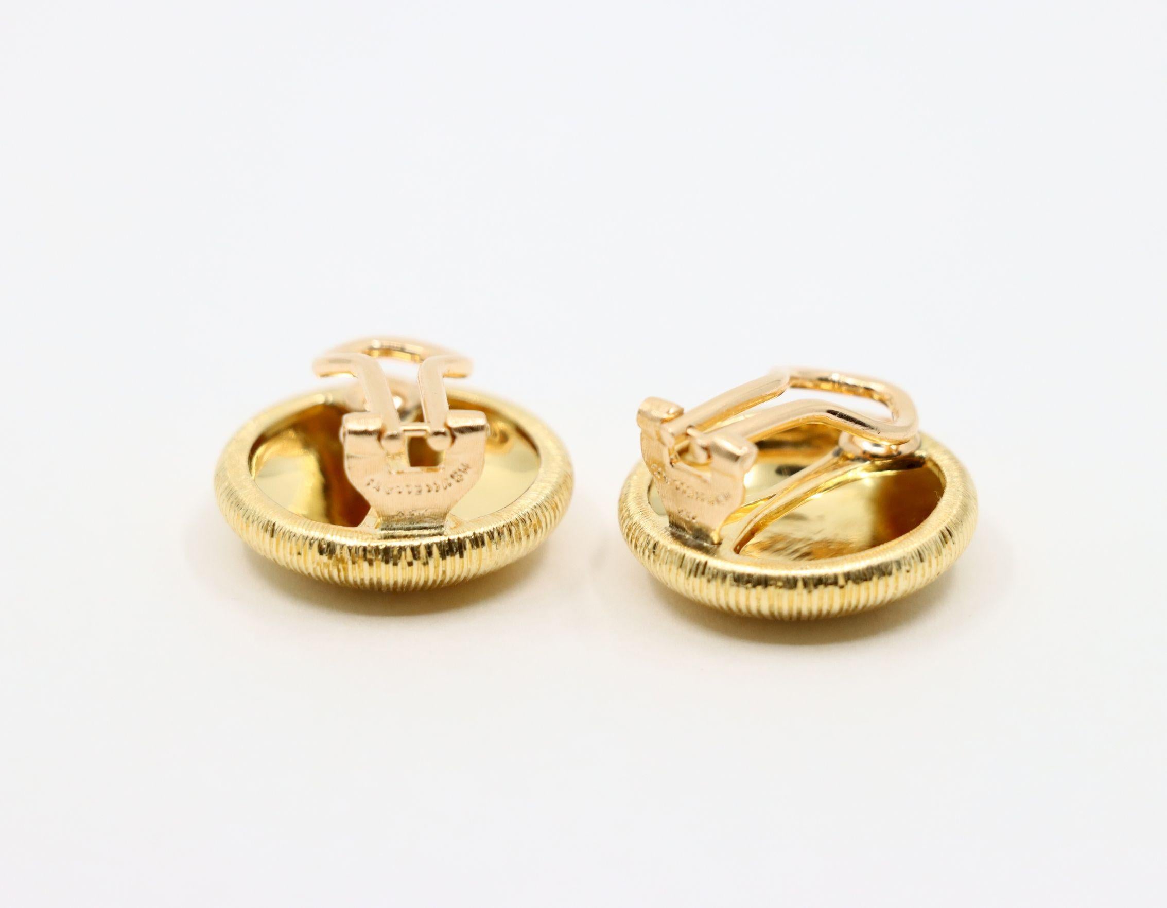 Pendientes de botón de oro satinado Rigato de 18 quilates Buccellati en venta 5
