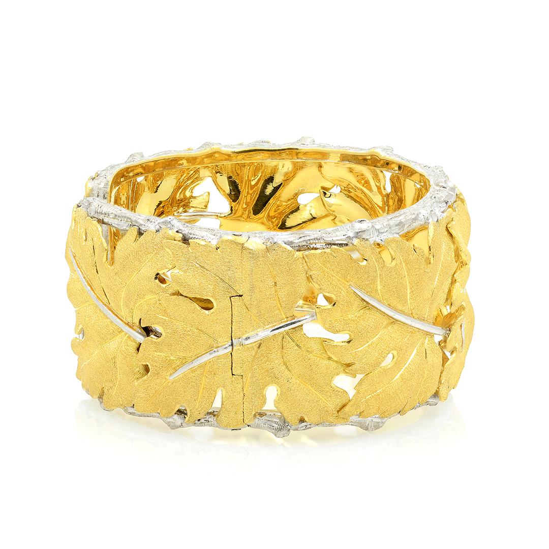 Buccellati 18k Gold Textured Leaf Cuff Bracelet In Excellent Condition In Dallas, TX