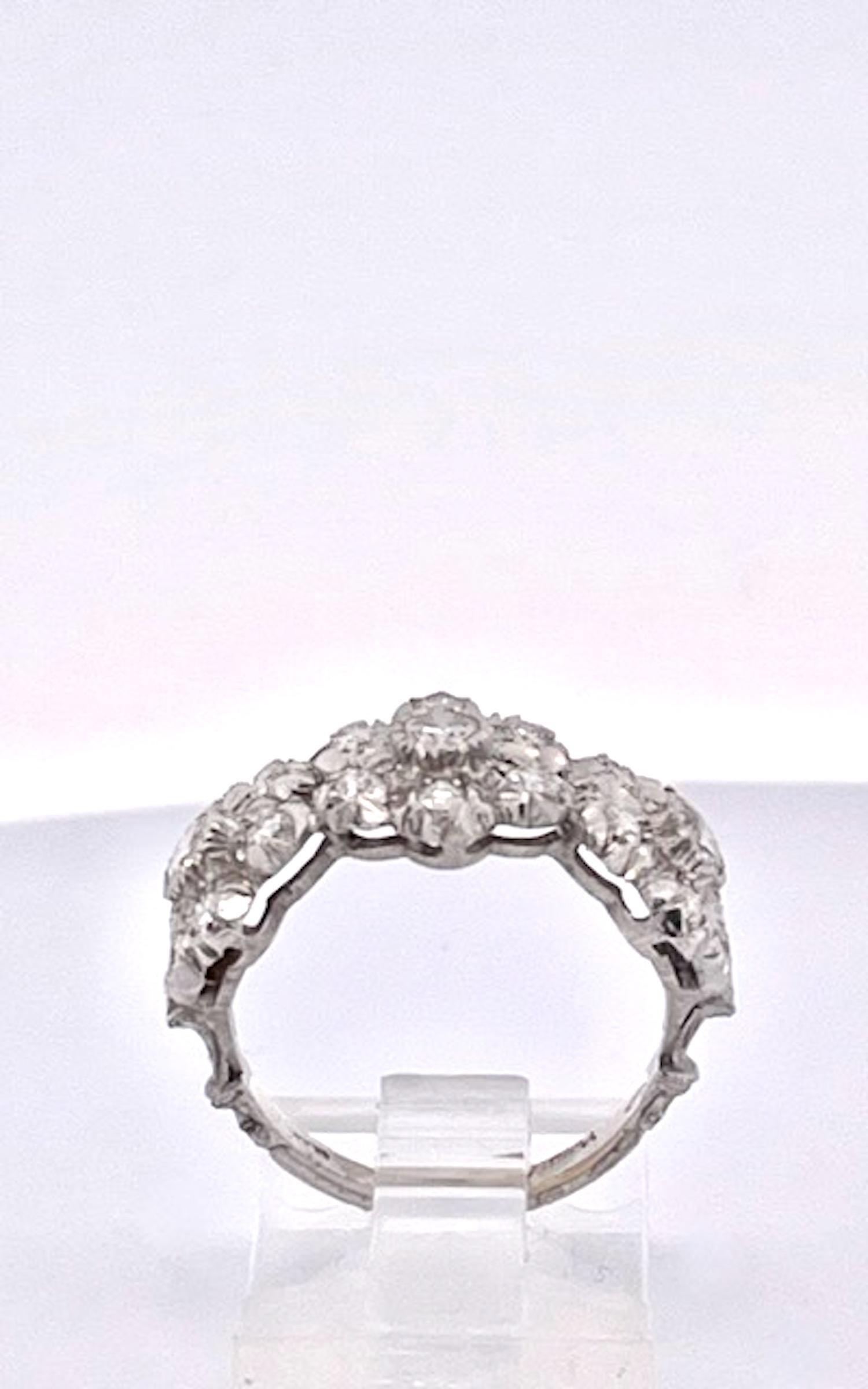 Buccellati 18K White gold Diamond 3 Blossom Ring For Sale 4