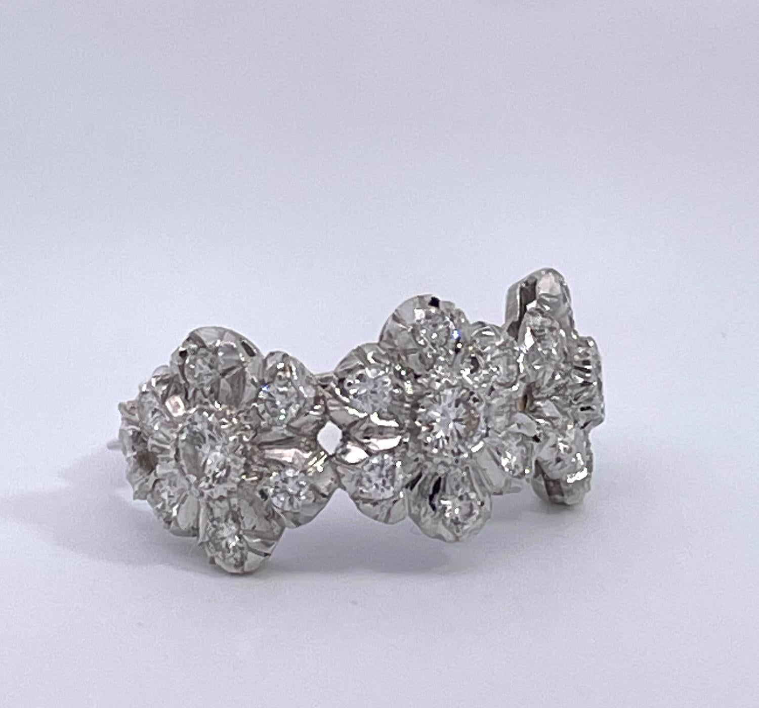 Buccellati 18K White gold Diamond 3 Blossom Ring For Sale 3