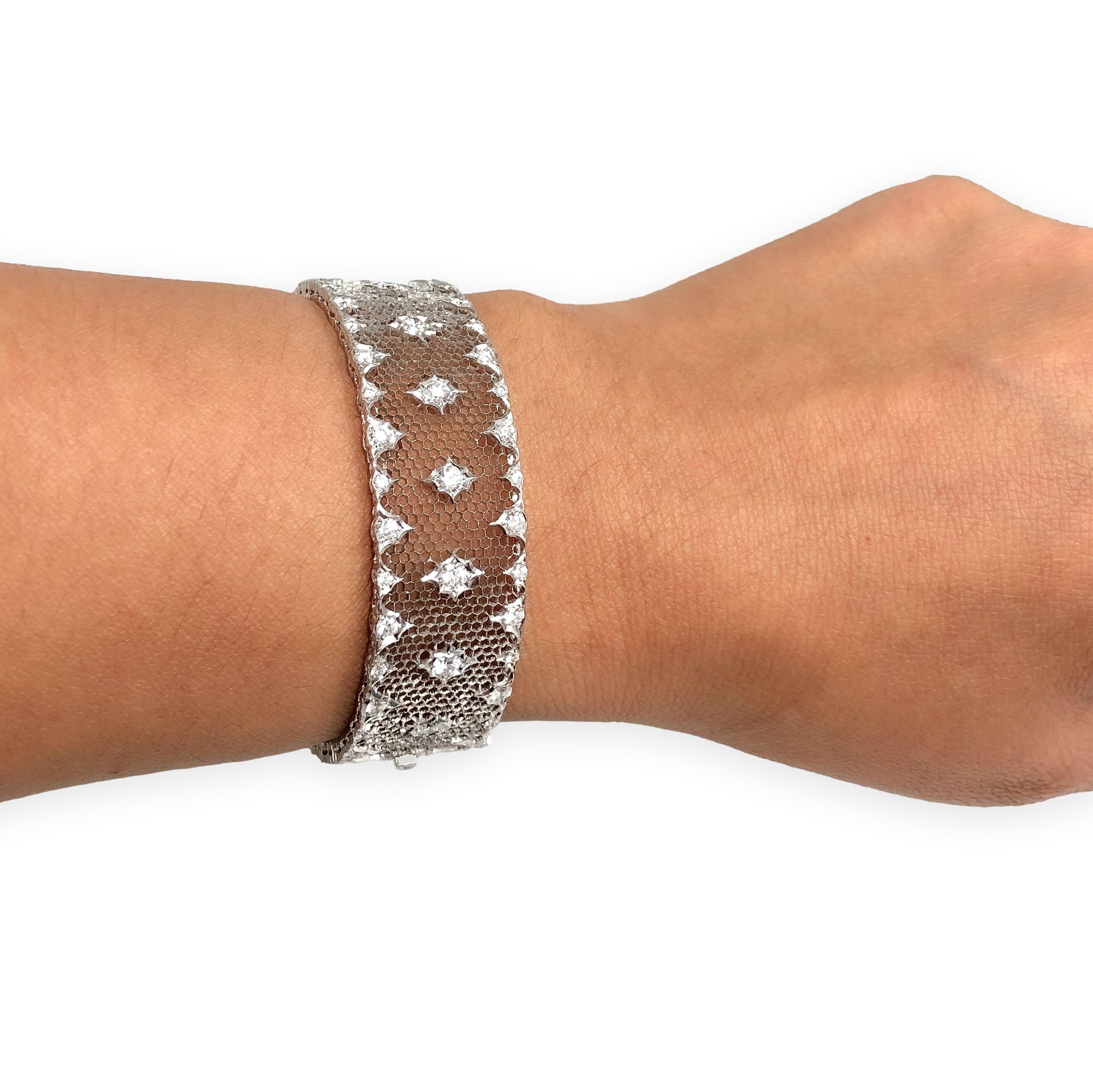 Buccellati 18K Oro Blanco Tul Brocado Panal de Diamantes Pulsera - 3.59 Cts en venta 4