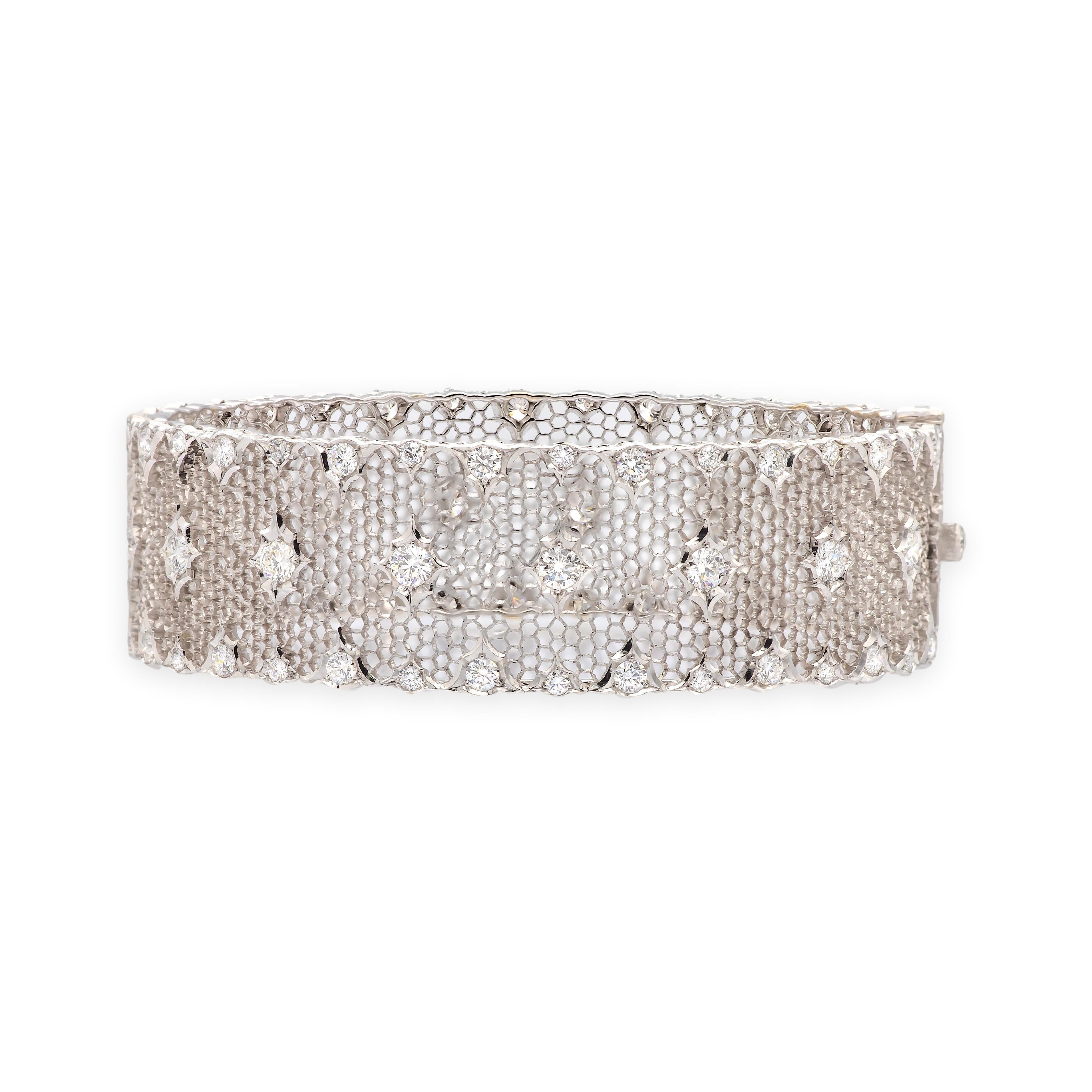 Buccellati 18K Oro Blanco Tul Brocado Panal de Diamantes Pulsera - 3.59 Cts Contemporáneo en venta