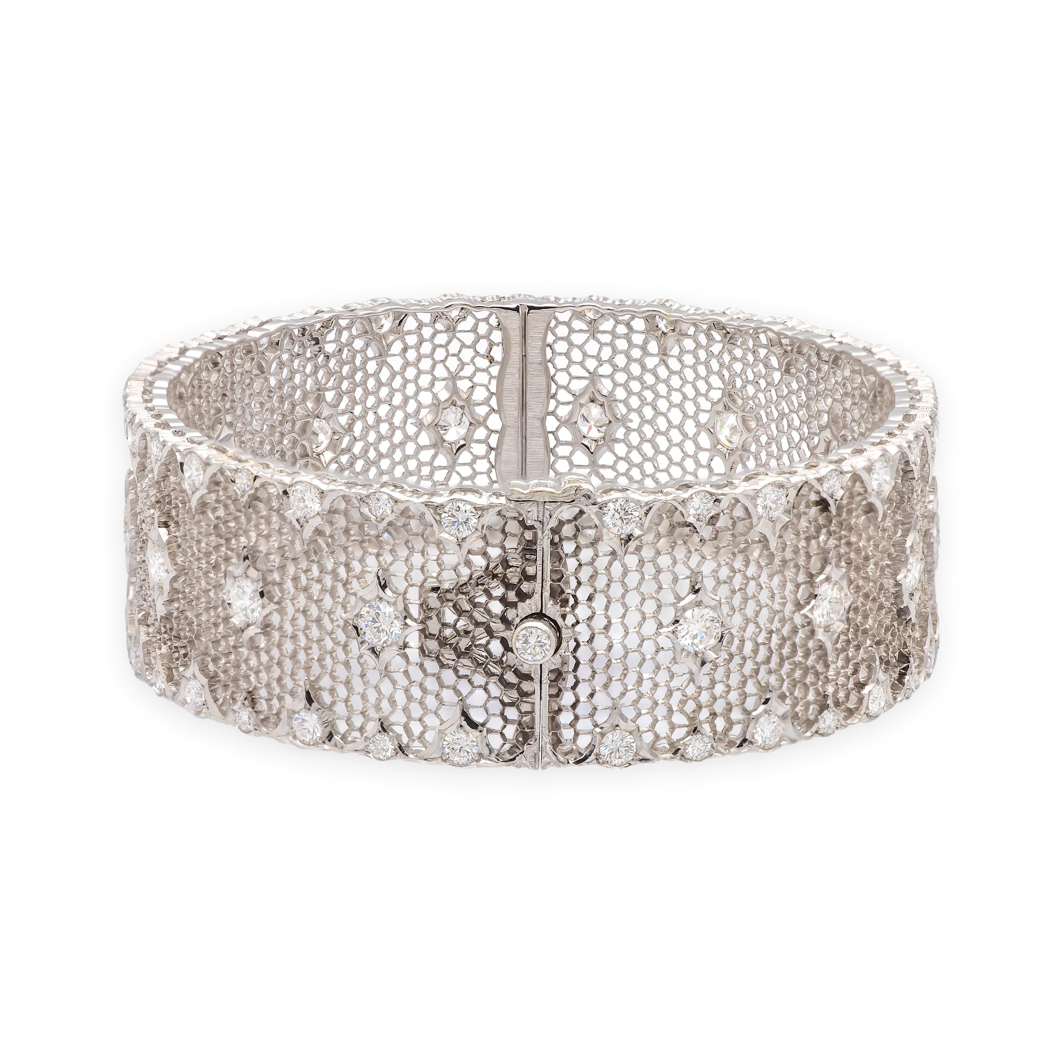 Buccellati 18K Oro Blanco Tul Brocado Panal de Diamantes Pulsera - 3.59 Cts Corte redondo en venta