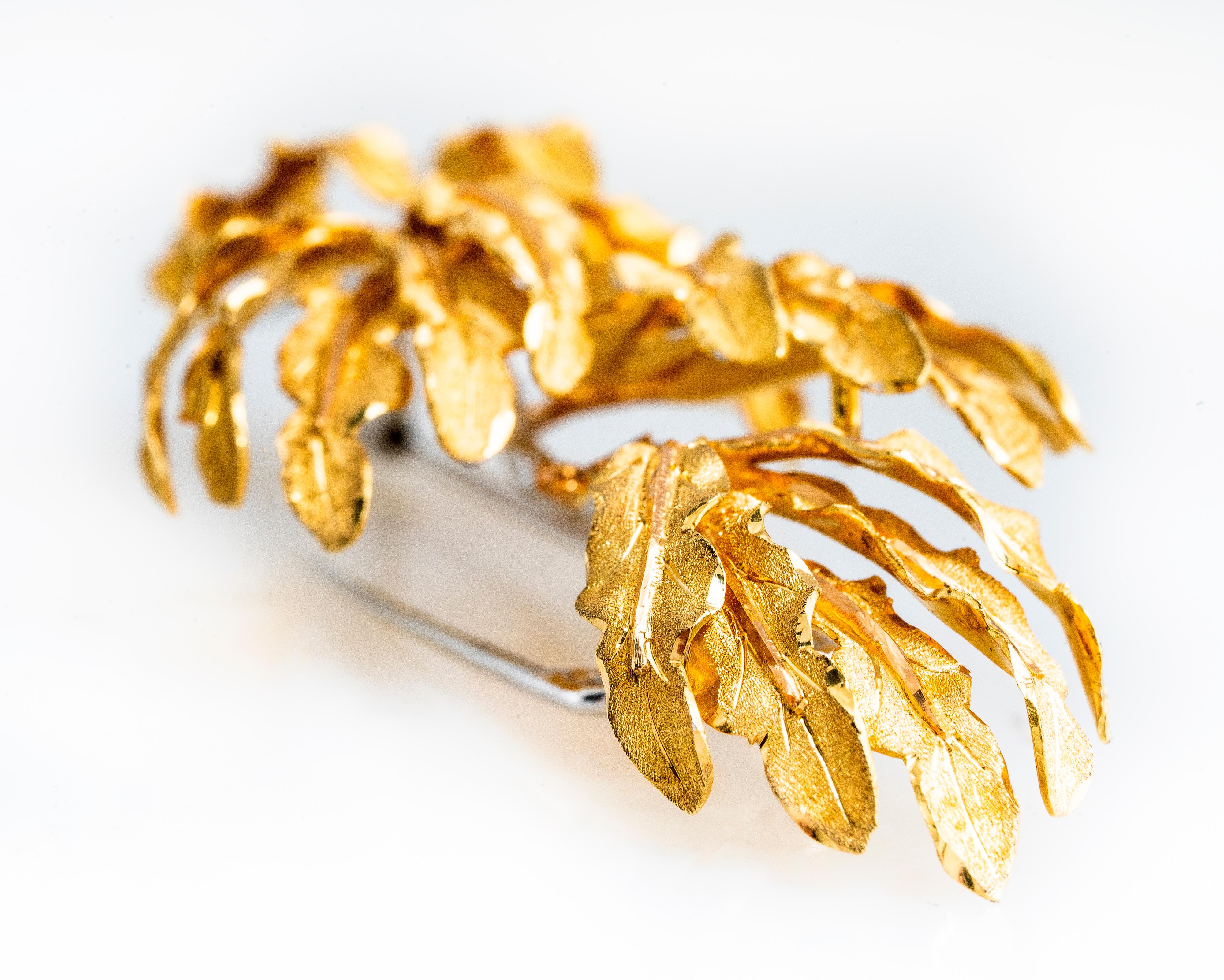 Buccellati 18 Karat White and Yellow Gold Oak Leaf Brooch In Good Condition In San Diego, CA