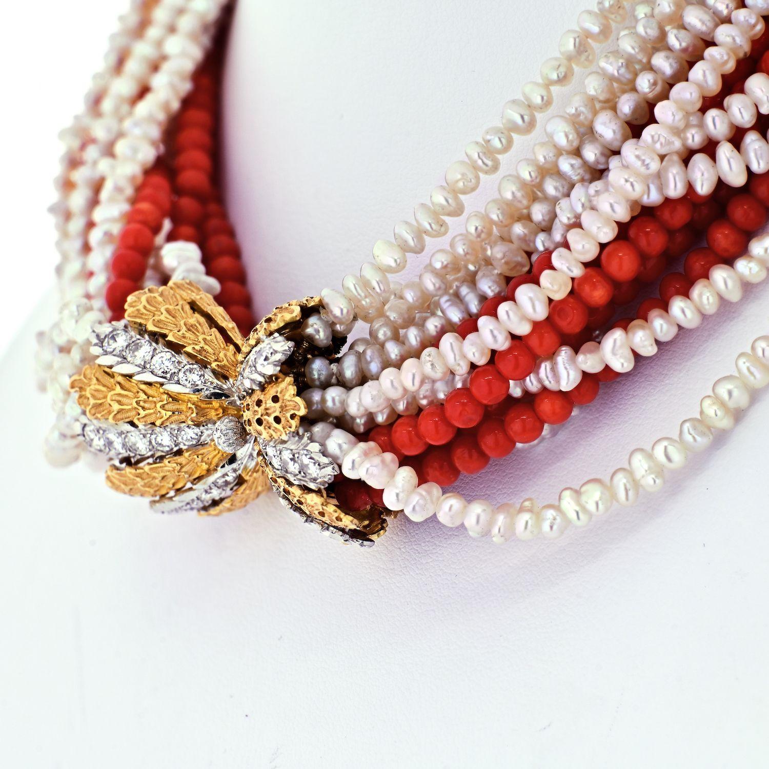 Halskette mit Verschluss von Cccellati, 18 Karat Gelbgold 16 String Koralle, Perle Diamant (Moderne) im Angebot