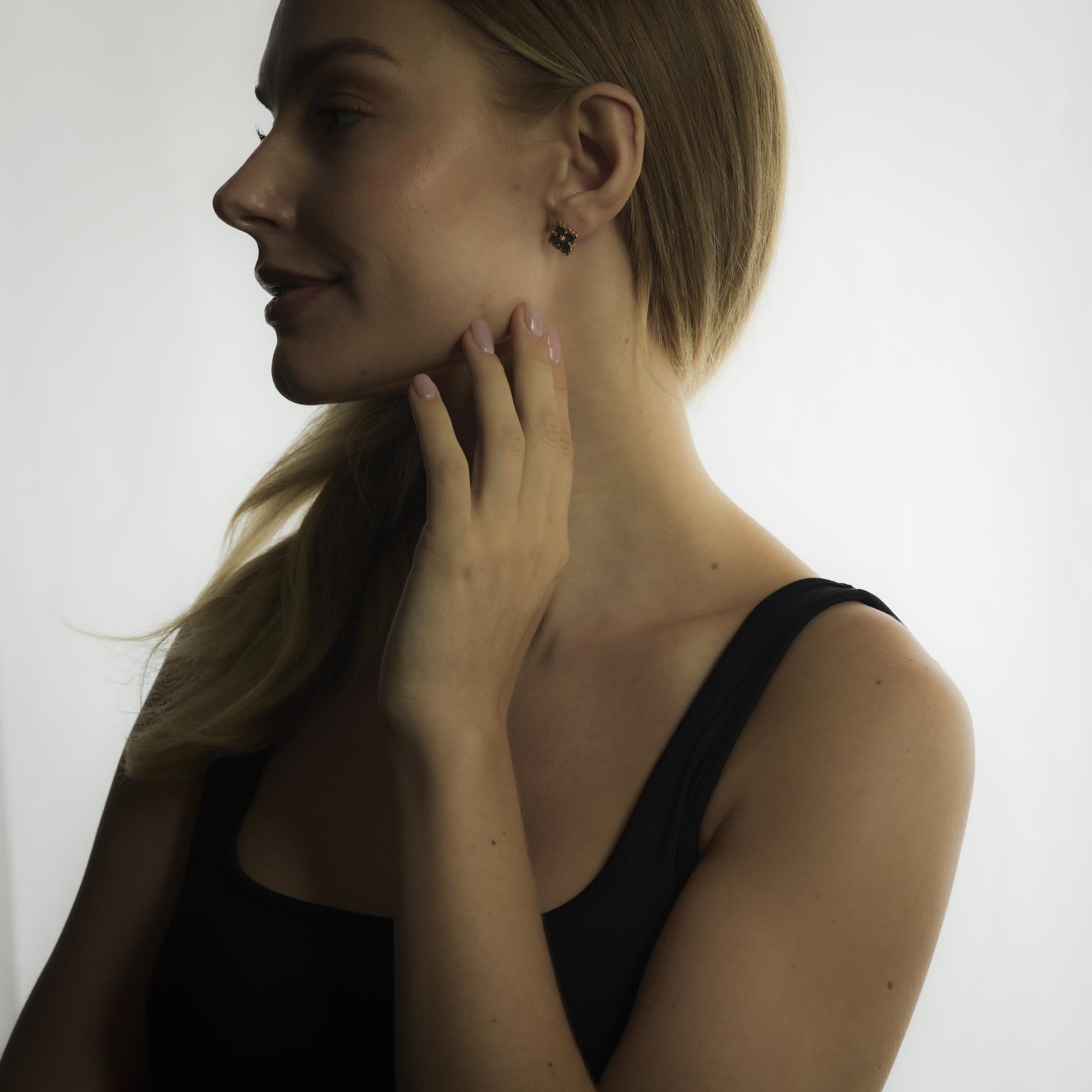 These modern Buccellati earrings showcase the house’s signature artistry, crafted in 18k yellow gold with finely detailed enamel for a refined yet contemporary touch of Italian elegance.