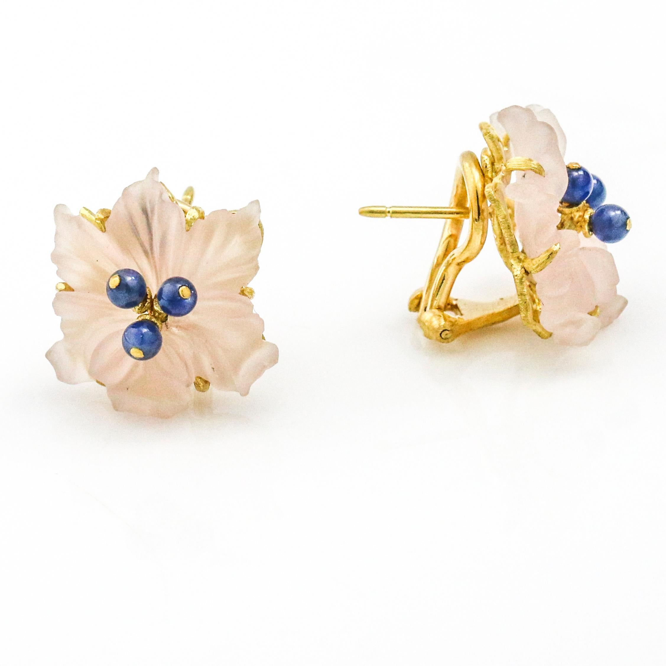 Round Cut Buccellati 18 Karat Yellow Gold Carved Rose Quartz Sapphire Flower Stud Earrings For Sale