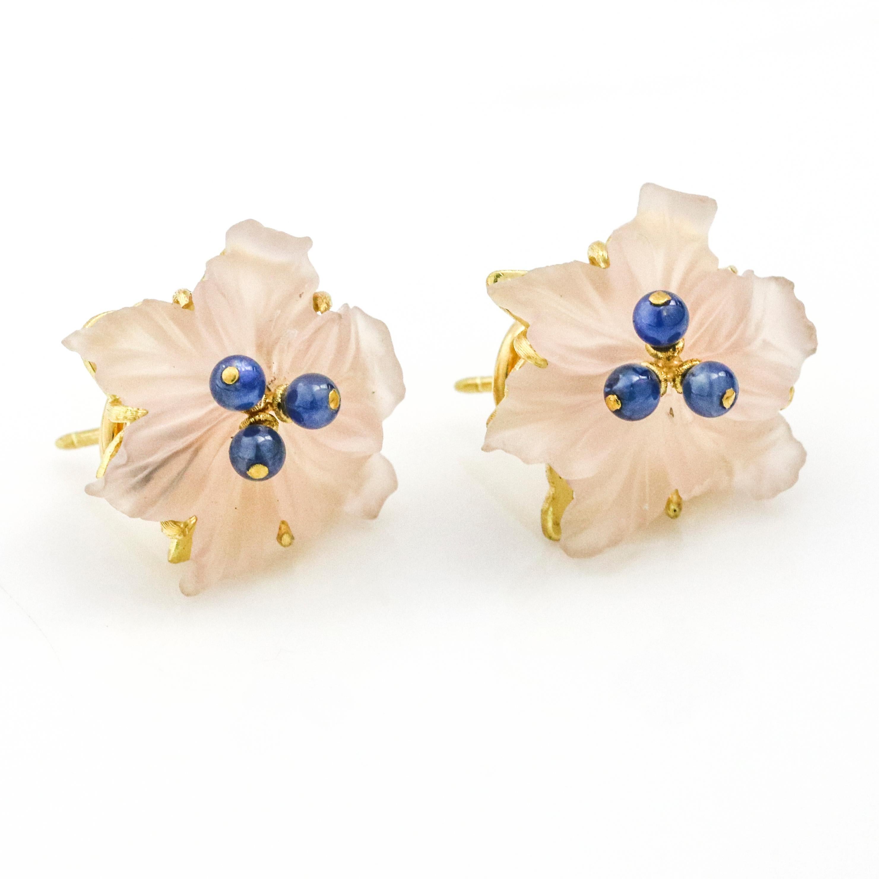 Buccellati 18 Karat Yellow Gold Carved Rose Quartz Sapphire Flower Stud Earrings In Good Condition For Sale In Fort Lauderdale, FL