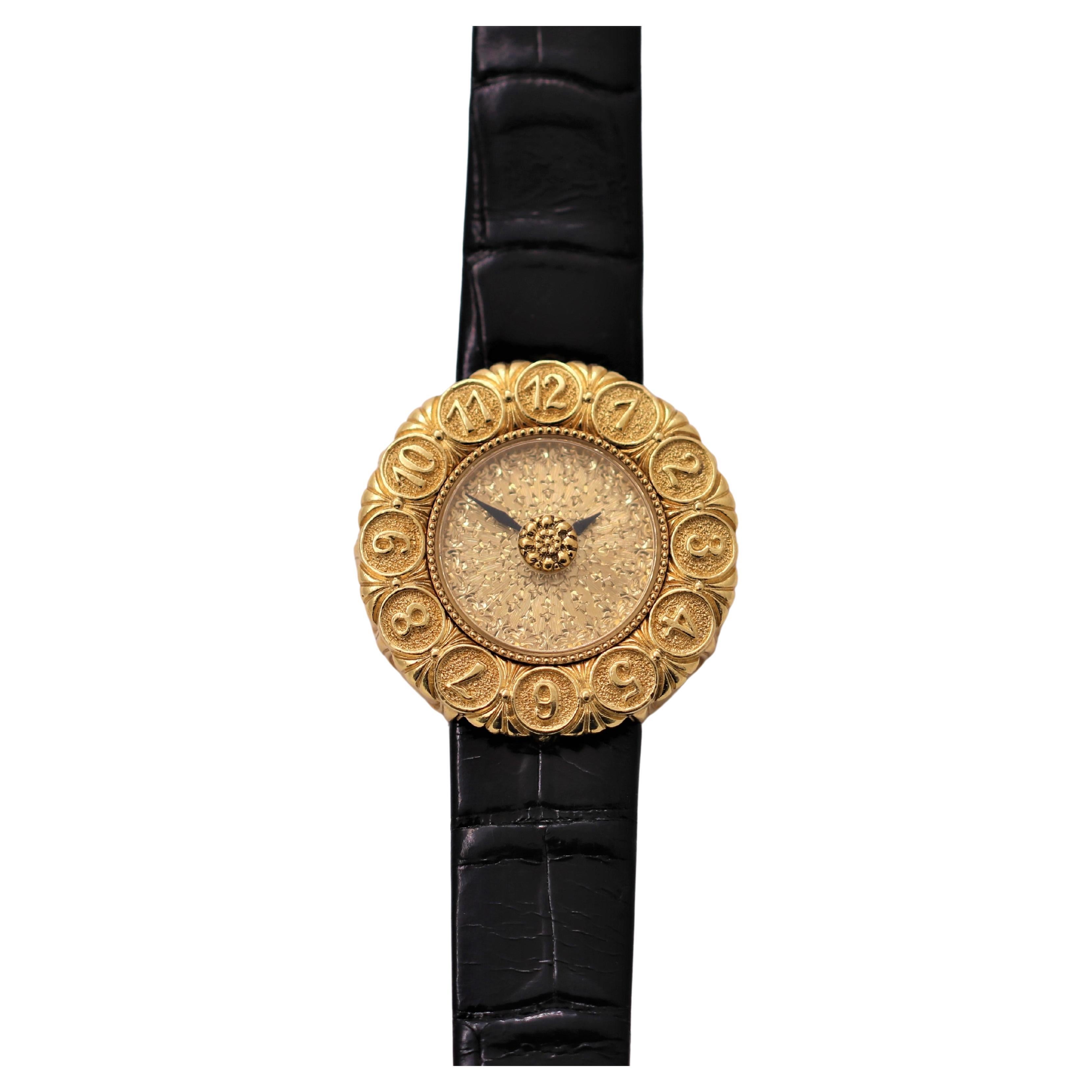 Diese schöne Gianmaria Buccellati Eliochron Armbanduhr für Damen ist extrem detailliert, ästhetisch und feminin.  Vom reich gearbeiteten Zifferblatt über die großen, stilisierten Indexe auf der Lünette bis hin zu den fein gearbeiteten Gehäuseseiten