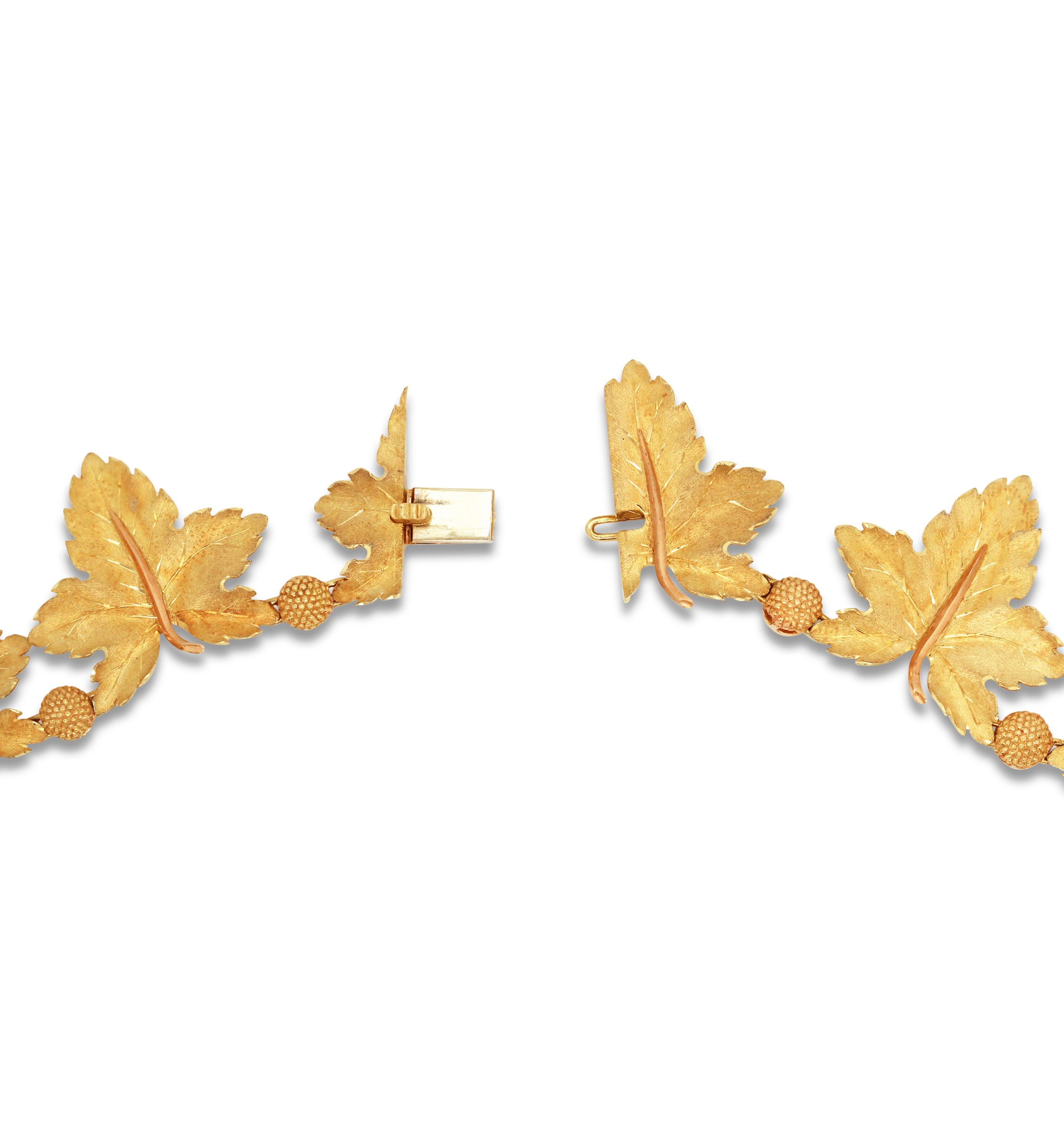 Buccellati 18 Karat Yellow Gold Floral Flower Leaf Motif Necklace In Excellent Condition In Boca Raton, FL