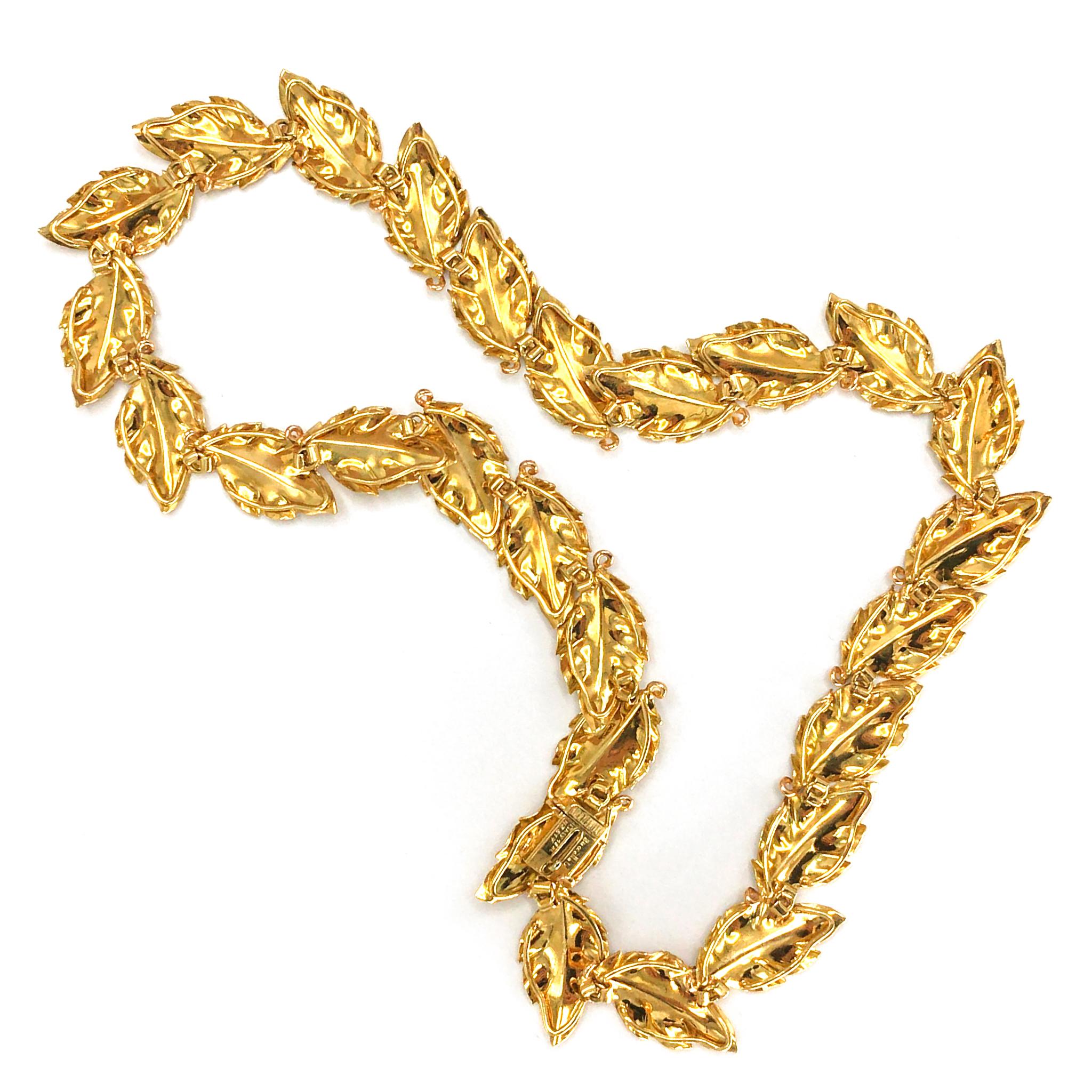 Buccellati Blatt-Halskette aus 18 Karat Gelbgold im Angebot 1