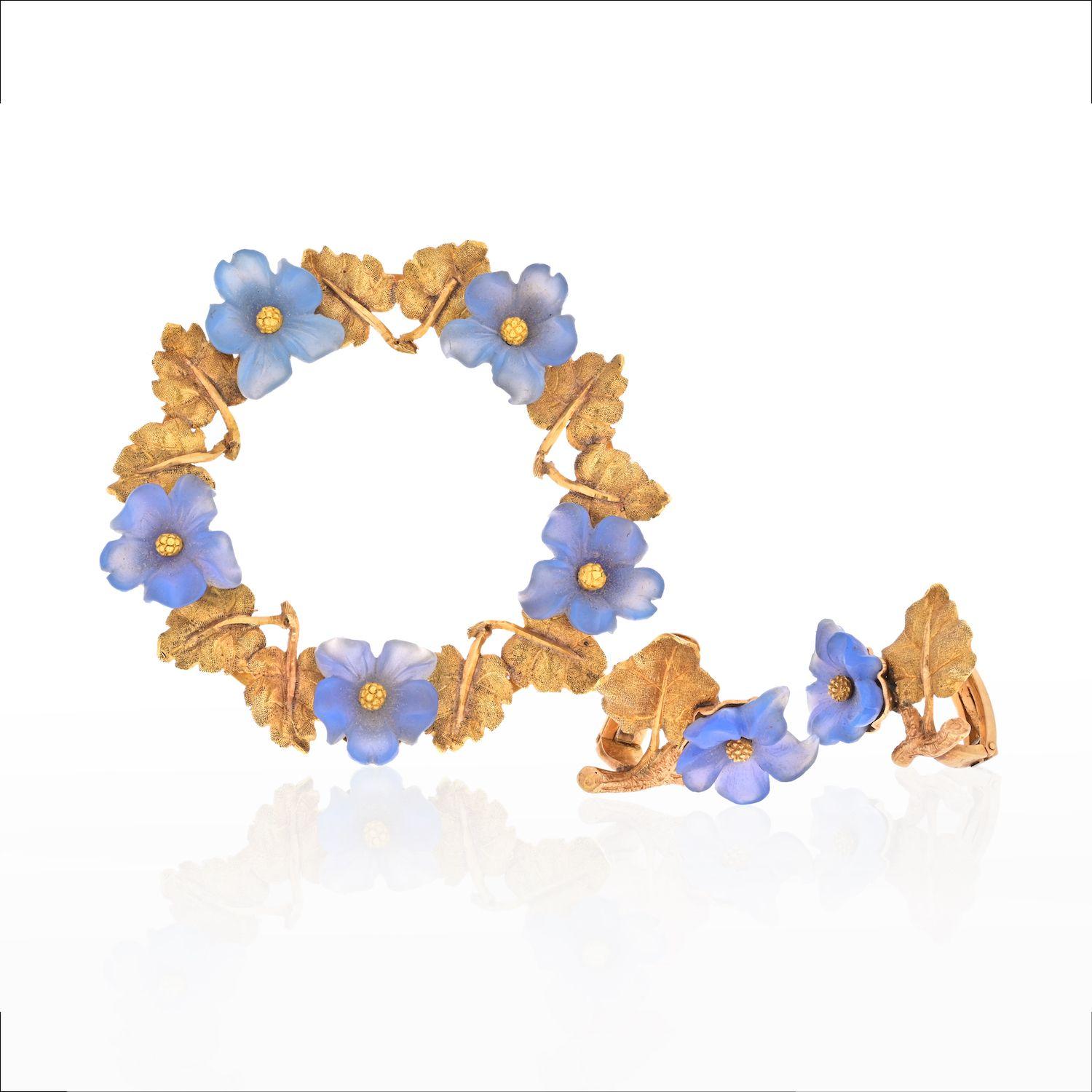 Moderne Buccellati Ensemble broche couronne et boucles d'oreilles à fleurs rondes en or jaune 18 carats en vente