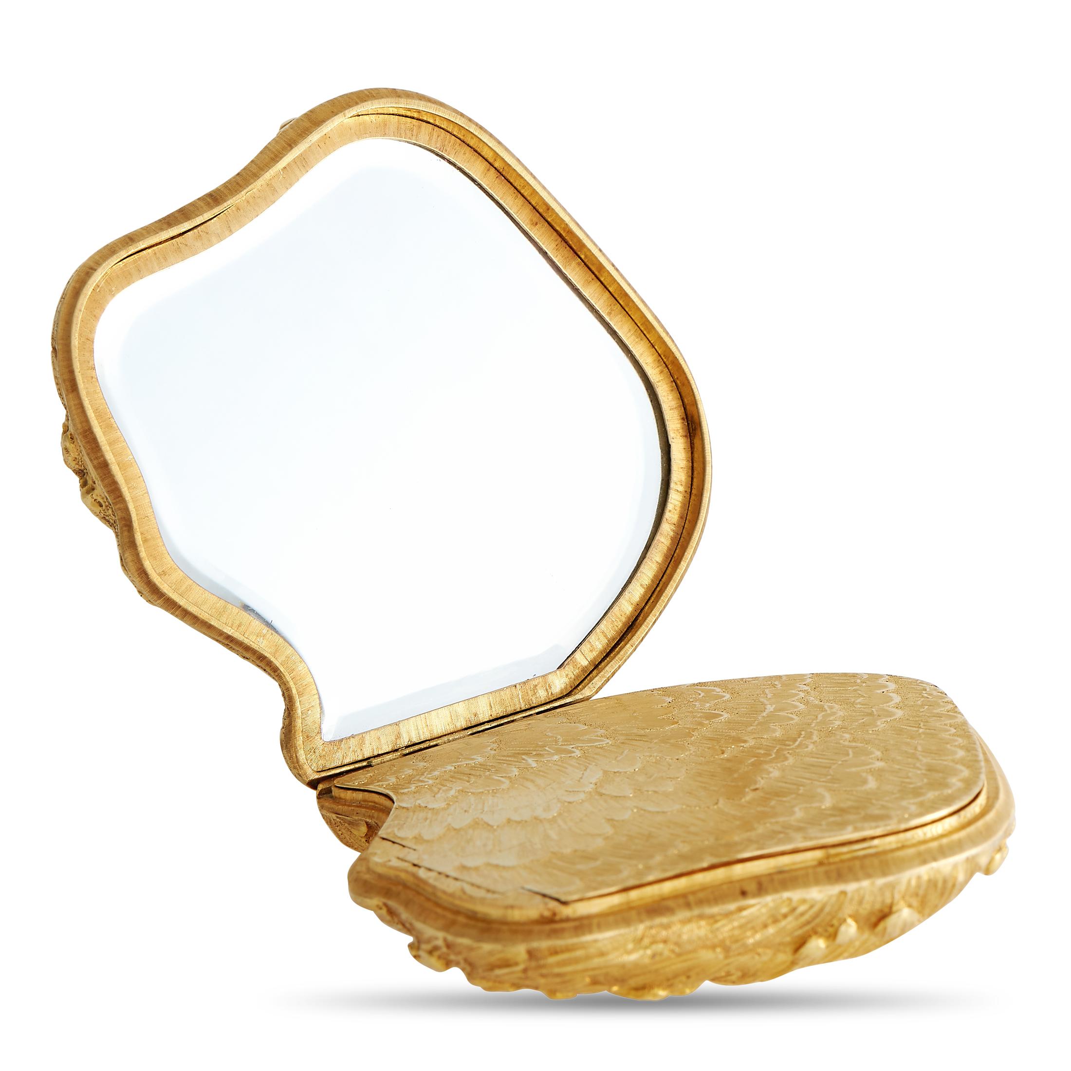 Buccellati 18K Yellow Gold Shell Compact In Excellent Condition In Southampton, PA