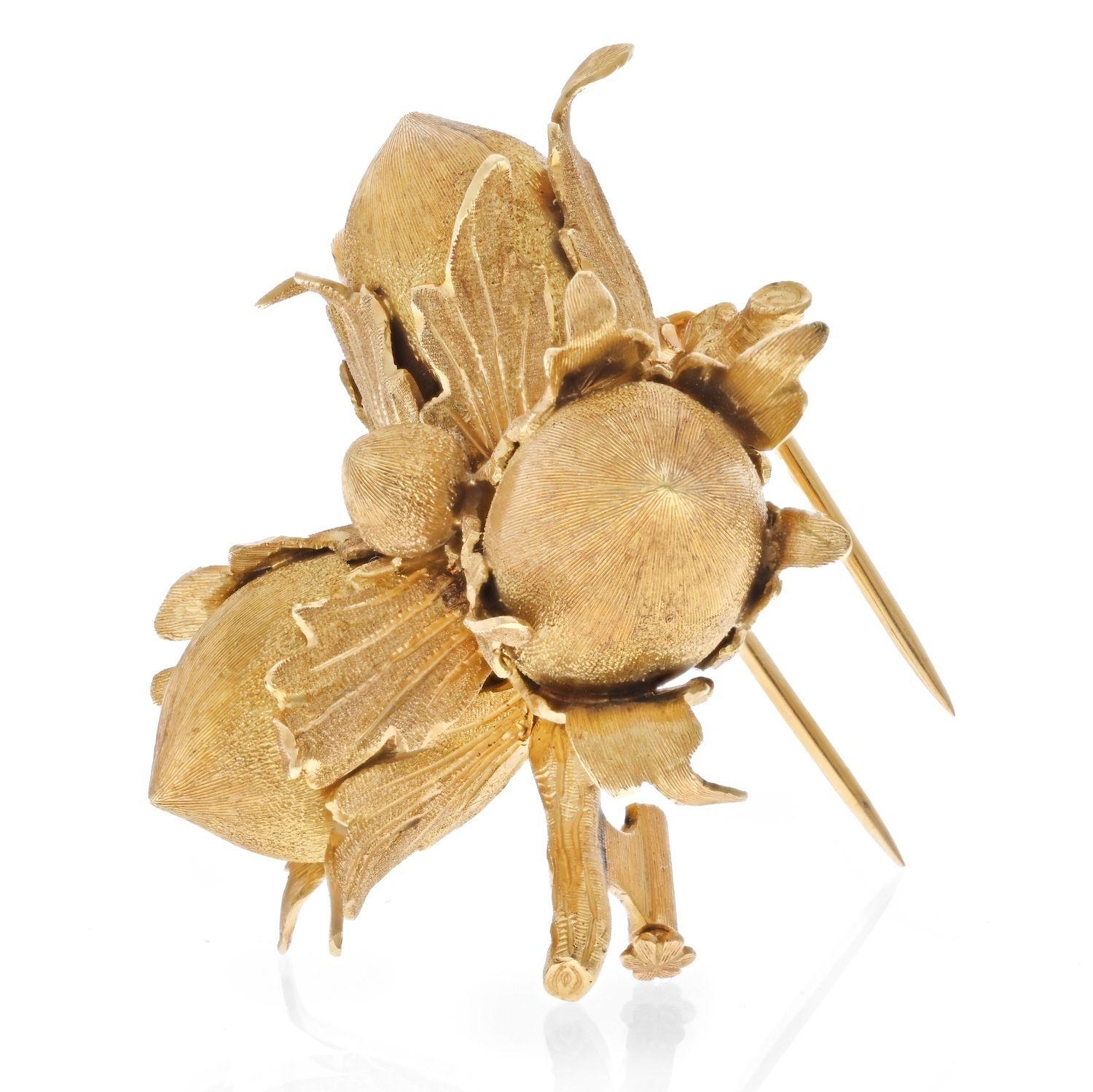 Vintage Buccellati Triple Acorn 18K Gold Brooch.
Three acorns on branch brooch crafted in 18K yellow gold by Mario Buccellati.
Weight: 26.8 Grams 
Measurements: Height: 1.5 inches 
Width: 1.5inches 
Condition: Excellent.