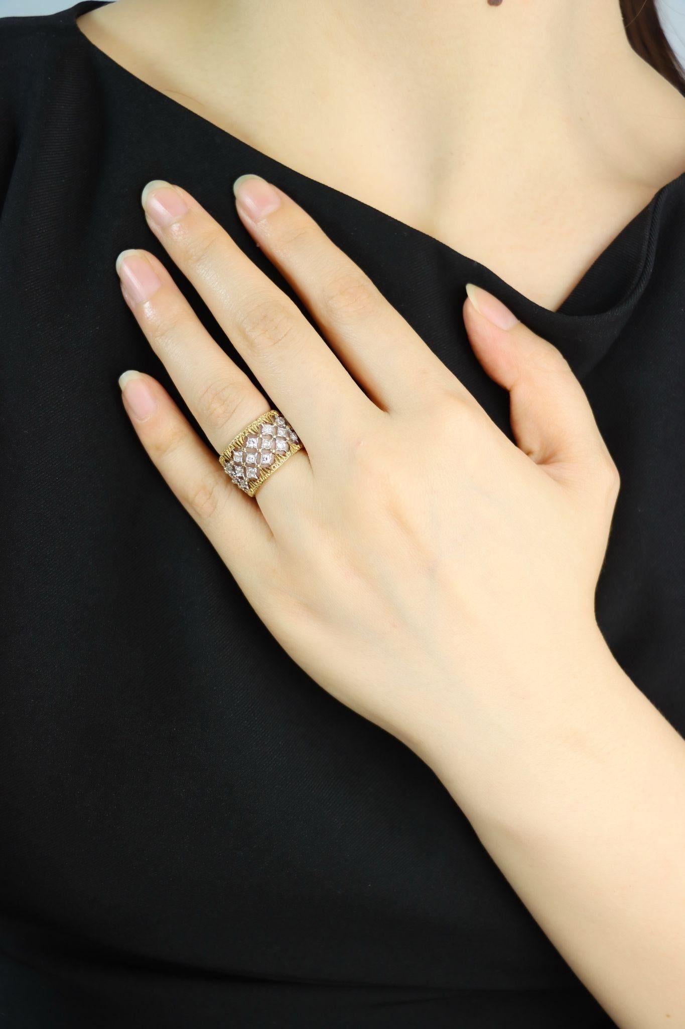 Buccellati Bague Eternelle en or jaune et blanc 18 carats avec diamants Rombi

Marqué :
Buccellati
ITALIE

Dimensions approximatives :
5 (taille de bague) 
1,2 cm (largeur)
1,08 carats (diamants)
Poids : 4,7 grammes.

** Les diamants et les pierres