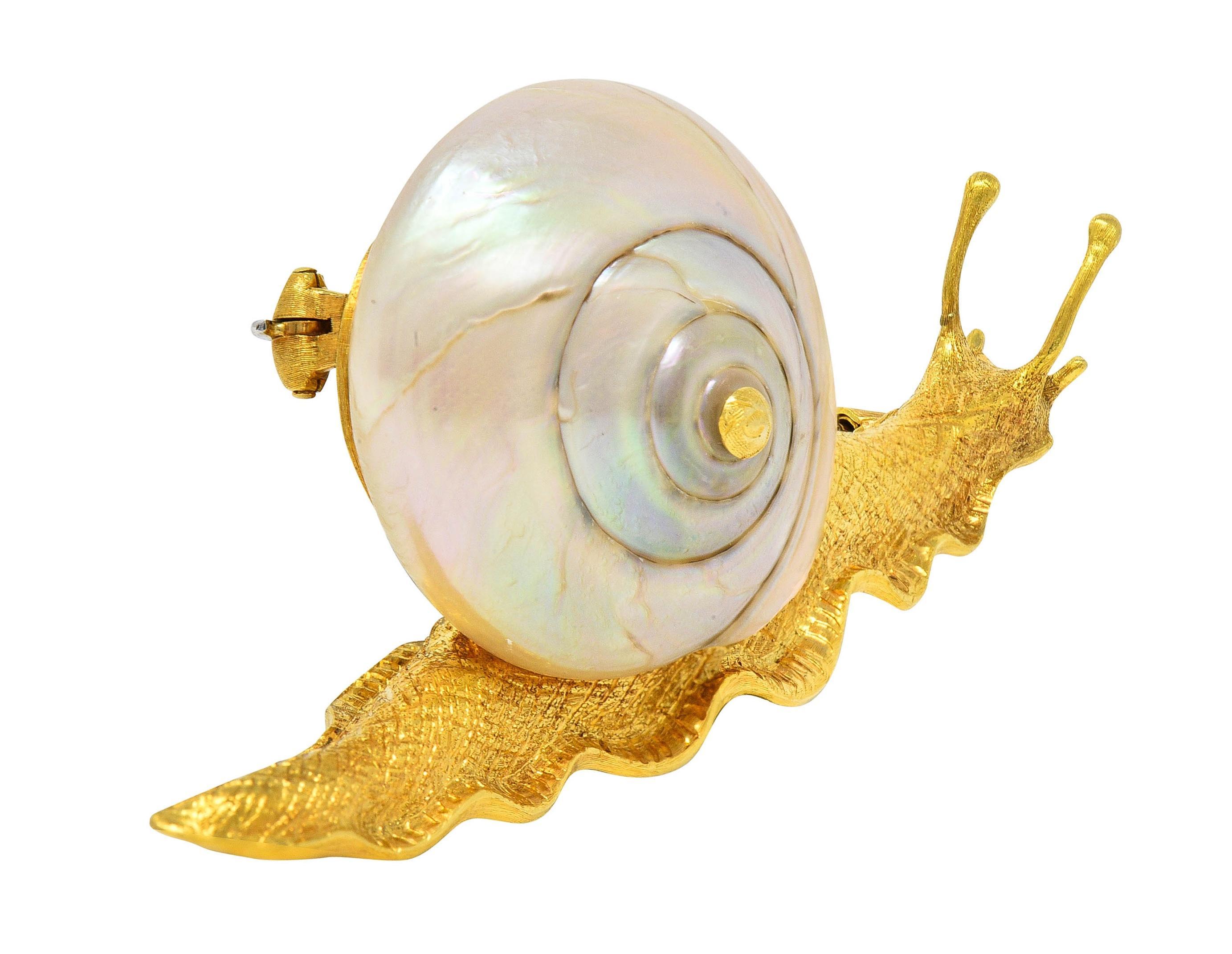 Women's or Men's Buccellati 1960s Mother-Of-Pearl 18 Karat Gold Vintage Snail Brooch