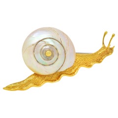 Buccellati 1960s Mother-Of-Pearl 18 Karat Gold Vintage Snail Brooch