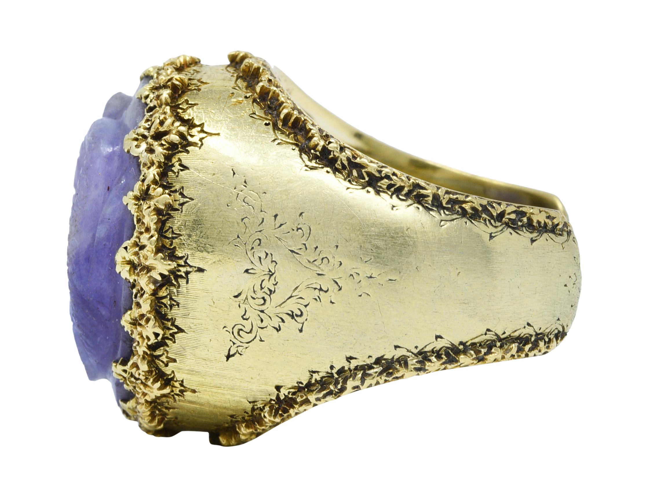 Buccellati 1960's Vintage Lavender Jade 18 Karat Gold Serpent Dragon Cameo Ring In Excellent Condition In Philadelphia, PA