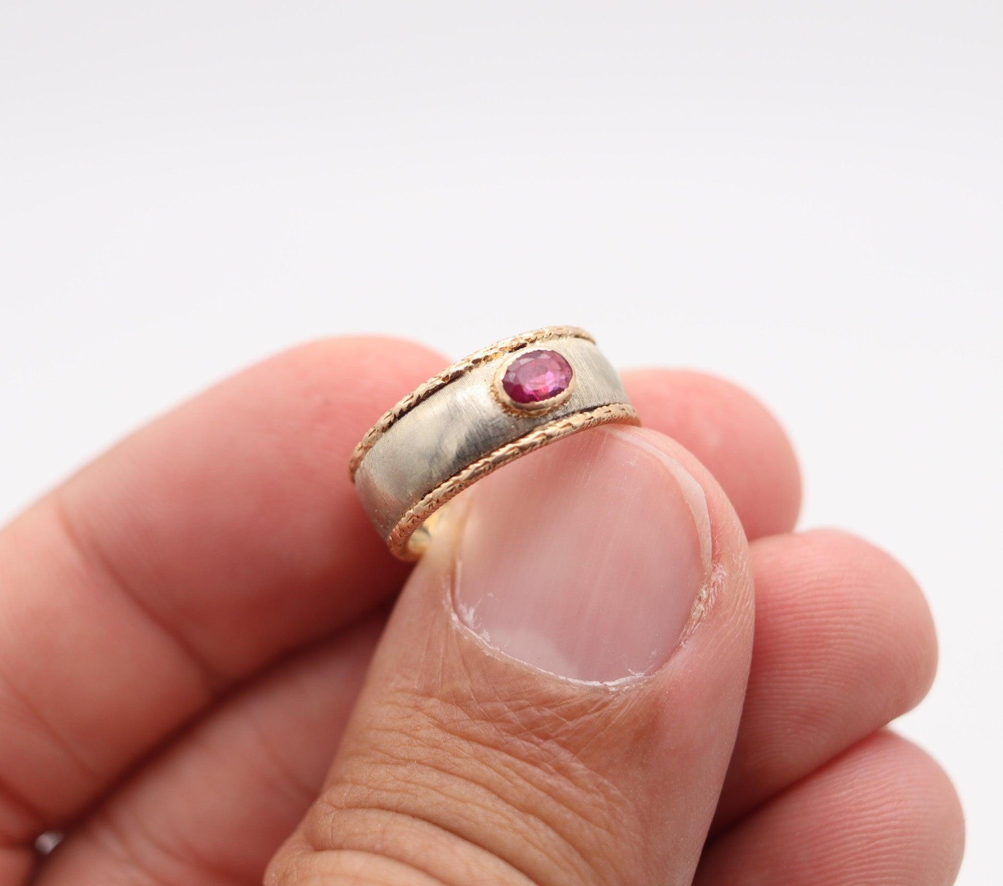 Buccellati 1970 Milano Band Ring en or 18Kt deux tons avec rubis rouge vif Excellent état - En vente à Miami, FL